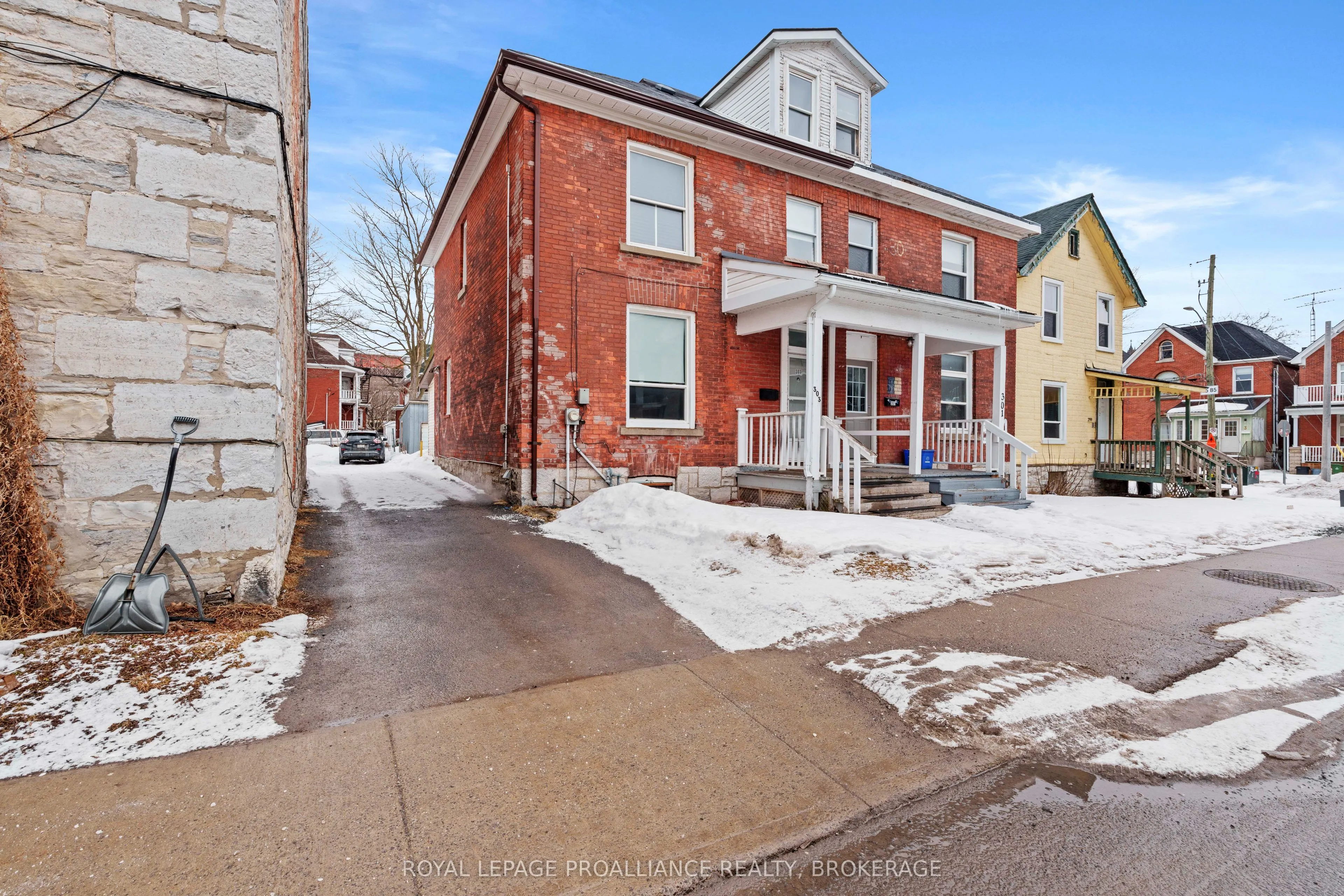 303 Earl Street