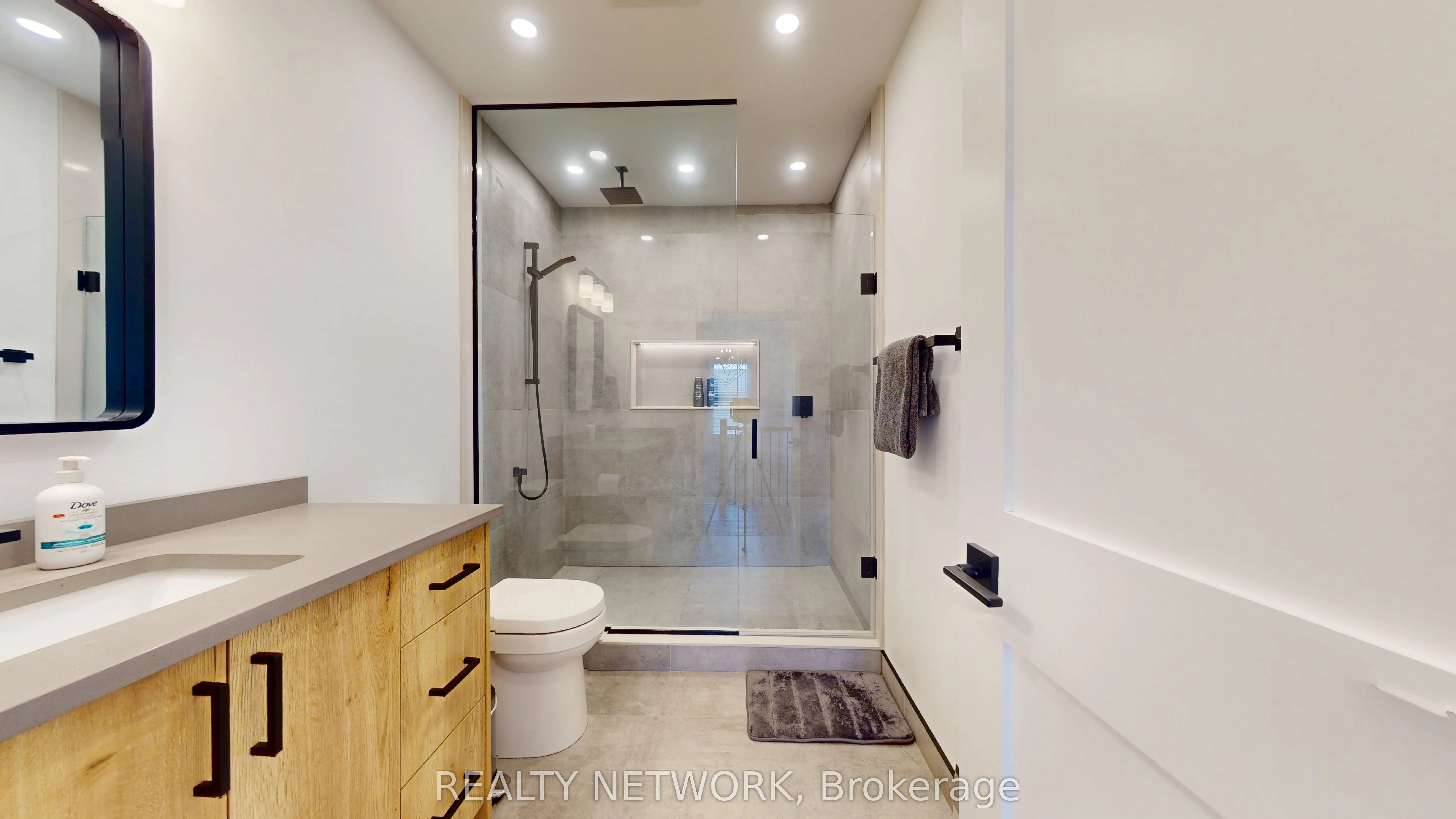 211 East 33rd Street