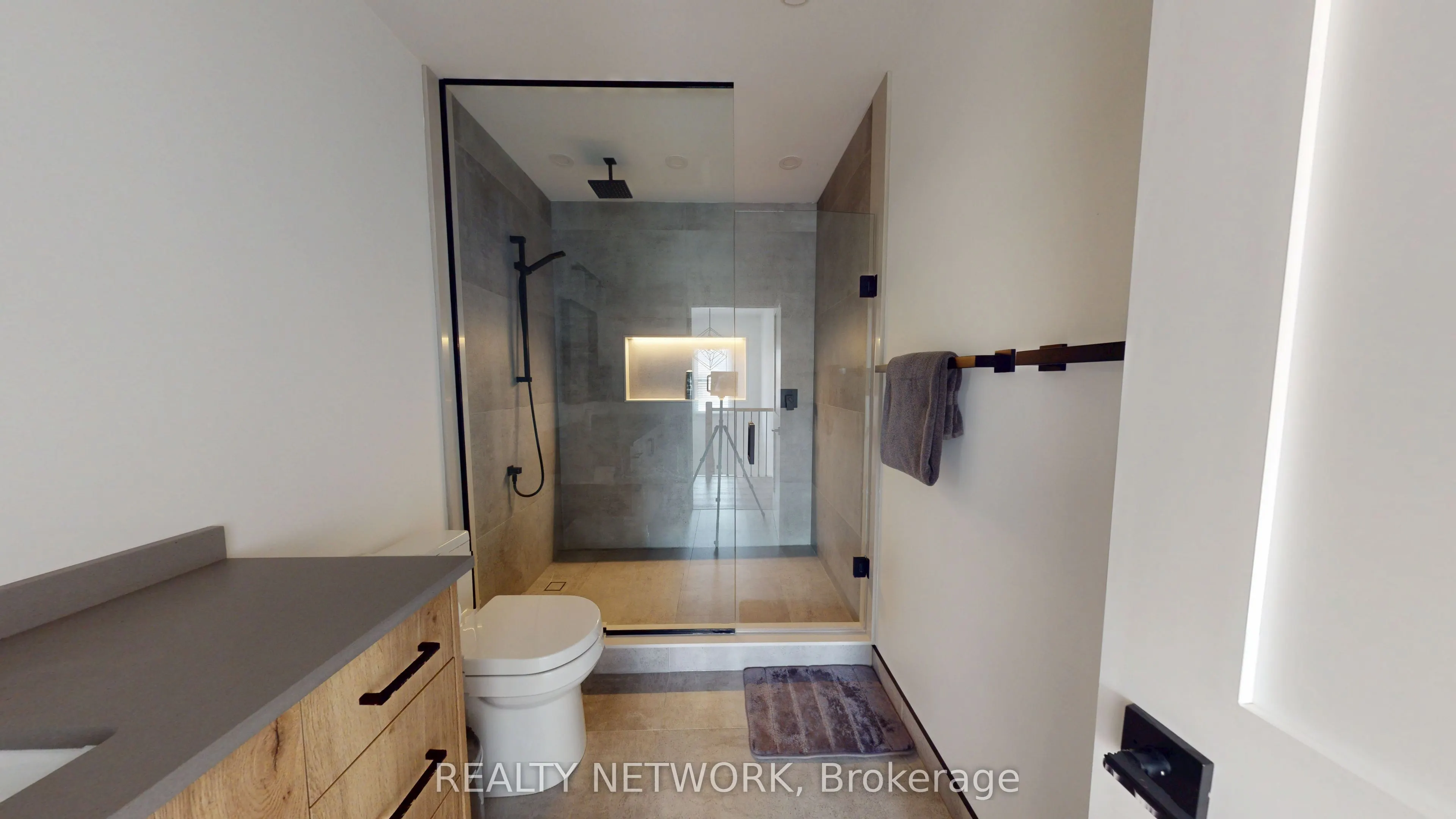 211 East 33rd Street