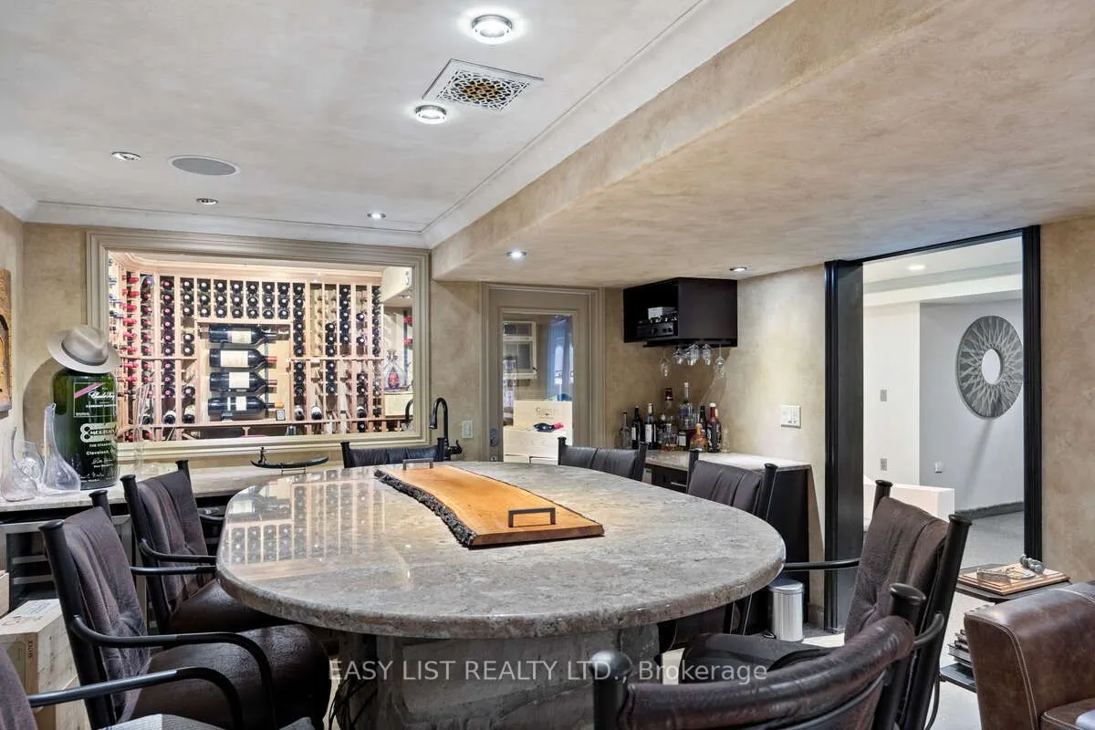 541 Kerr Crescent