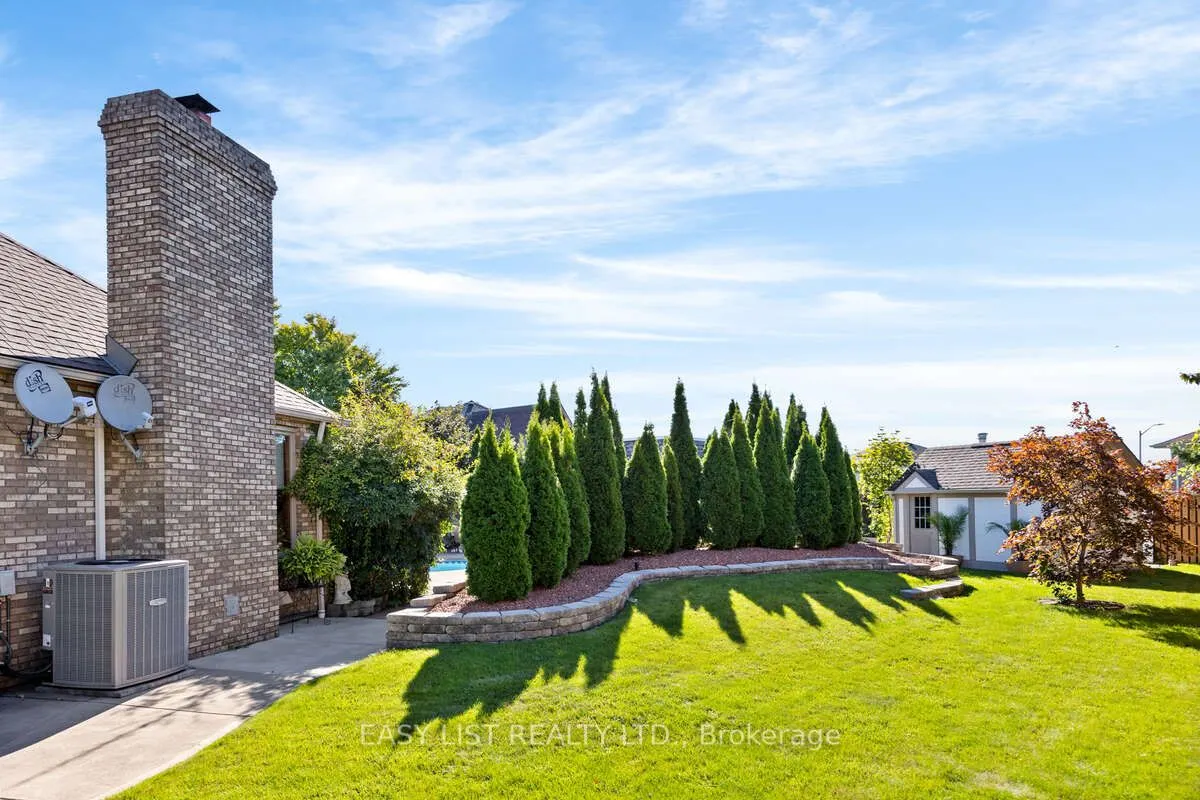541 Kerr Crescent
