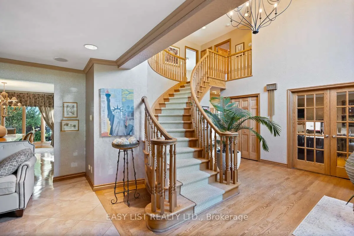 541 Kerr Crescent