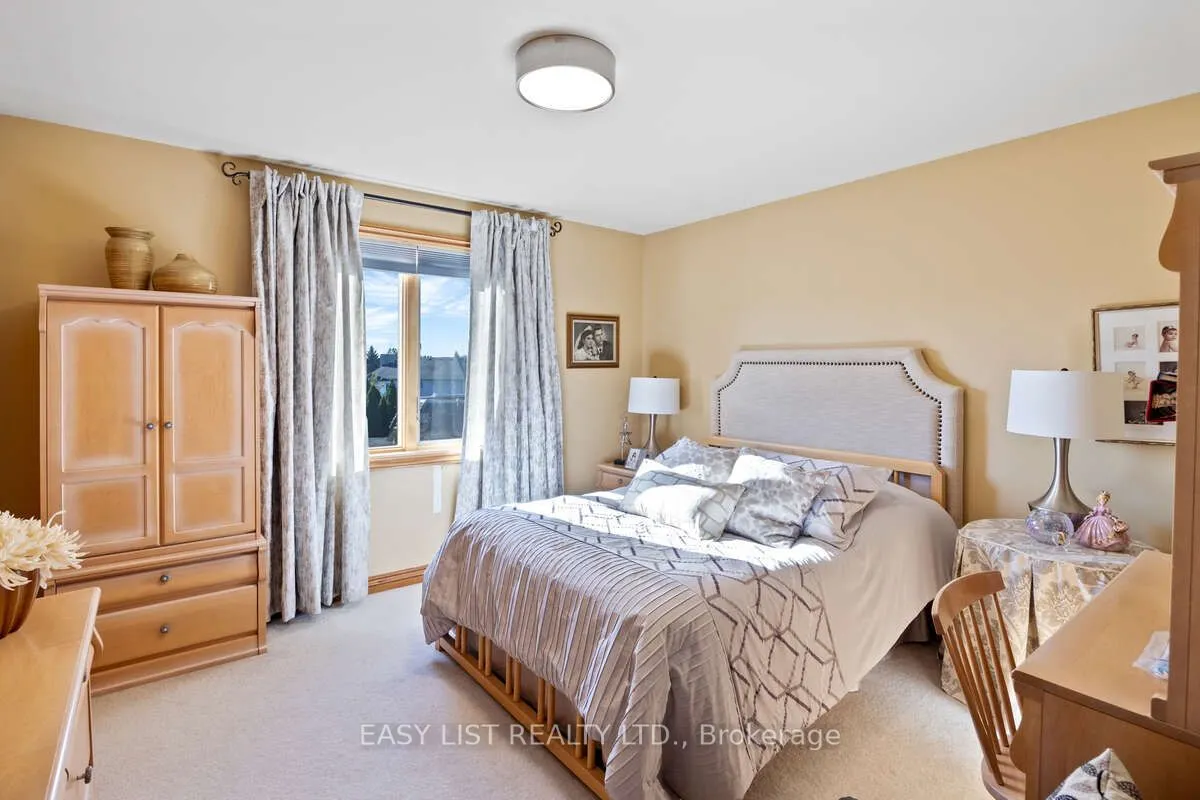 541 Kerr Crescent