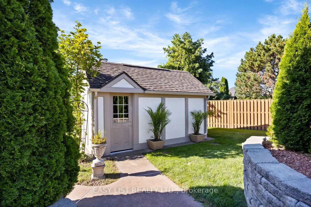541 Kerr Crescent