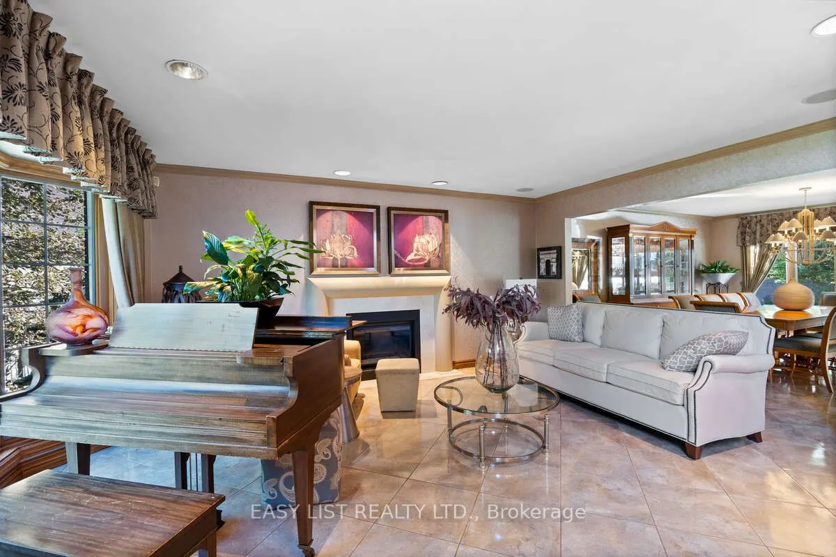 541 Kerr Crescent