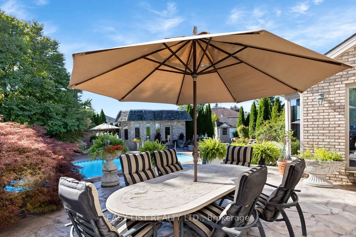 541 Kerr Crescent