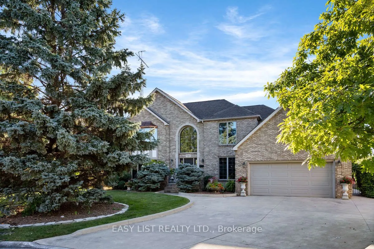 541 Kerr Crescent