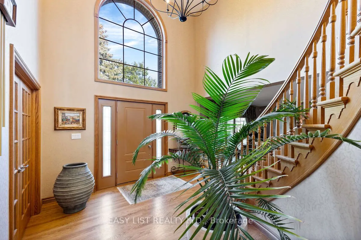 541 Kerr Crescent