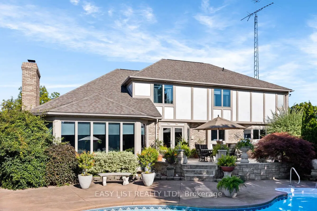 541 Kerr Crescent