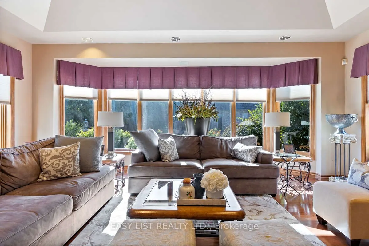 541 Kerr Crescent