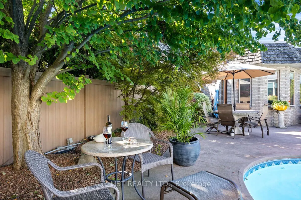 541 Kerr Crescent