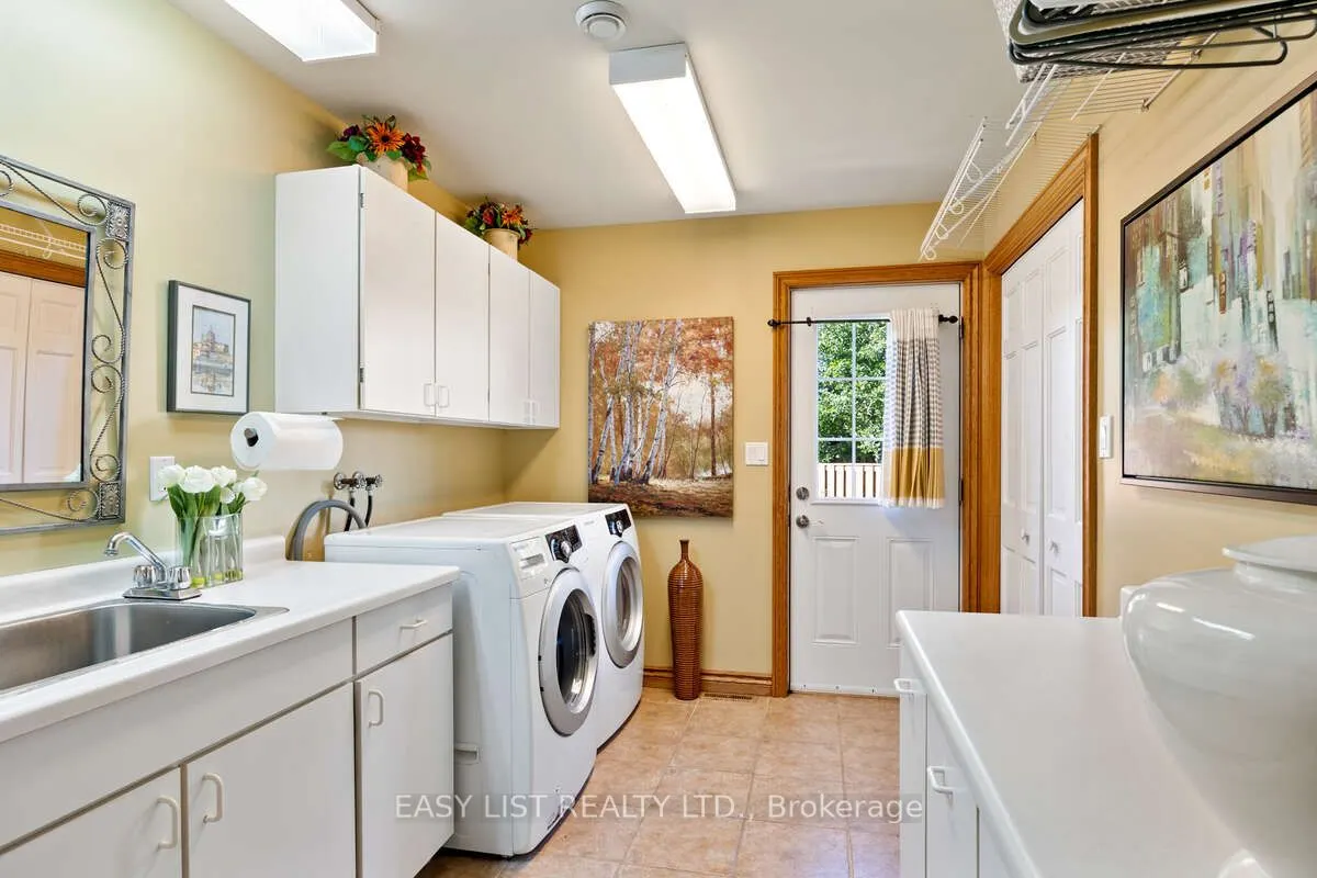 541 Kerr Crescent