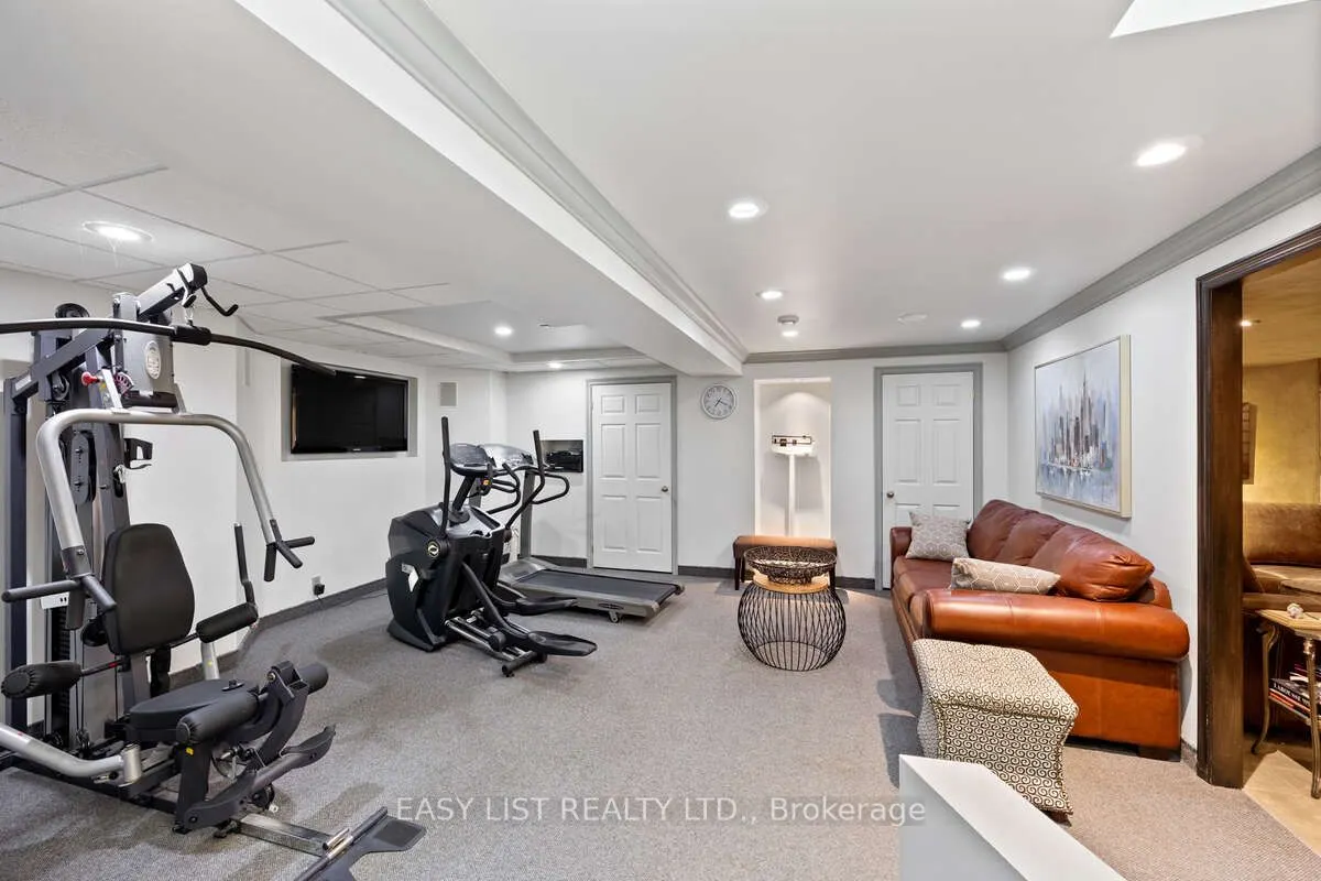 541 Kerr Crescent