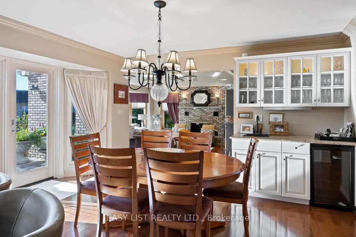541 Kerr Crescent