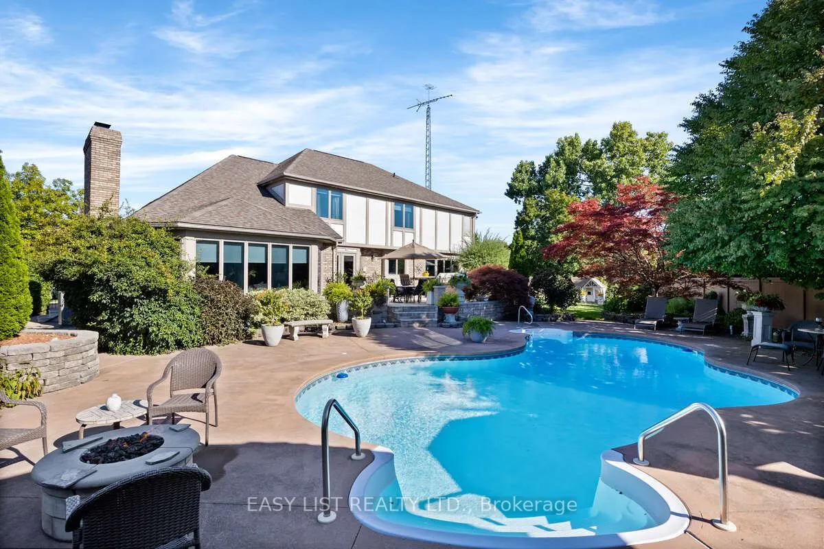 541 Kerr Crescent