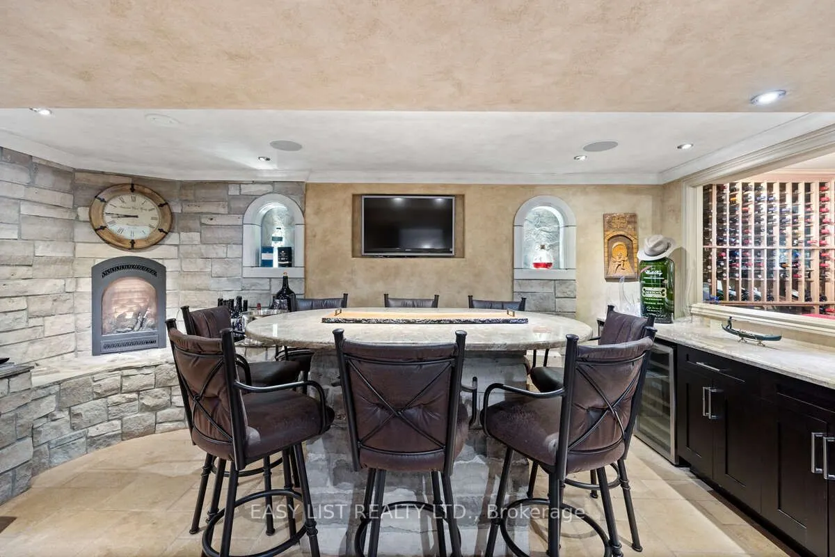 541 Kerr Crescent