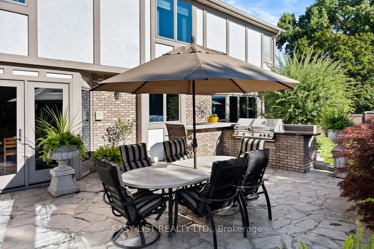 541 Kerr Crescent