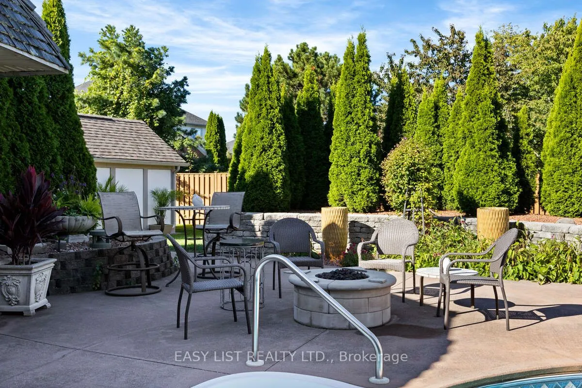 541 Kerr Crescent