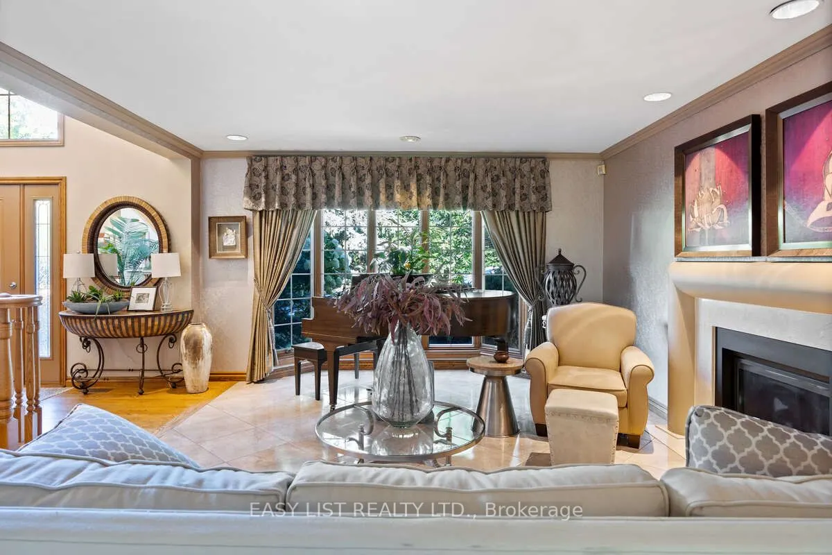 541 Kerr Crescent