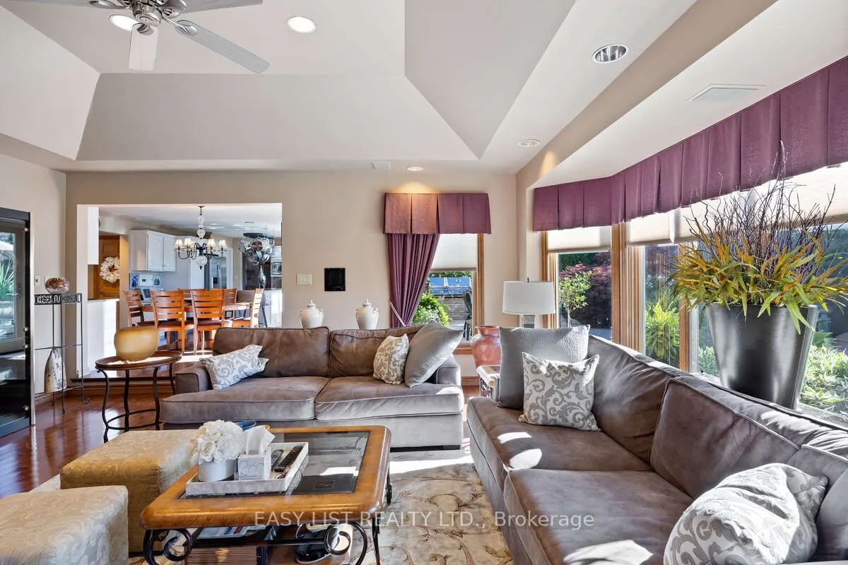 541 Kerr Crescent