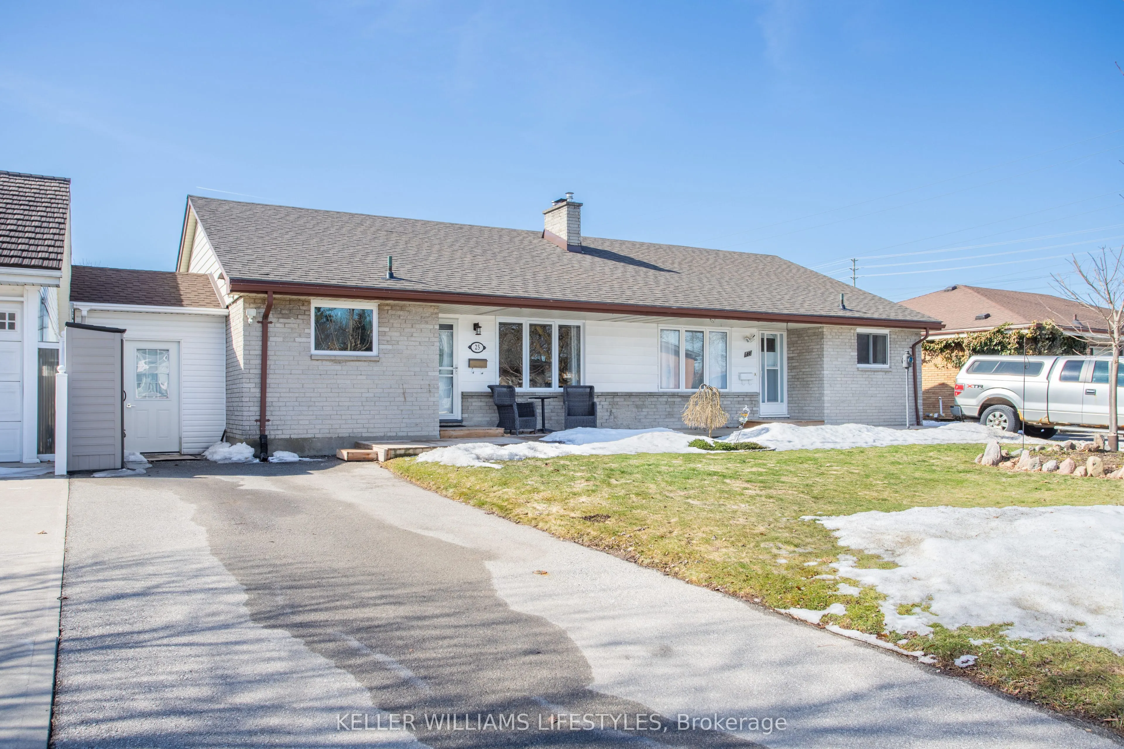 25 Queenston Crescent