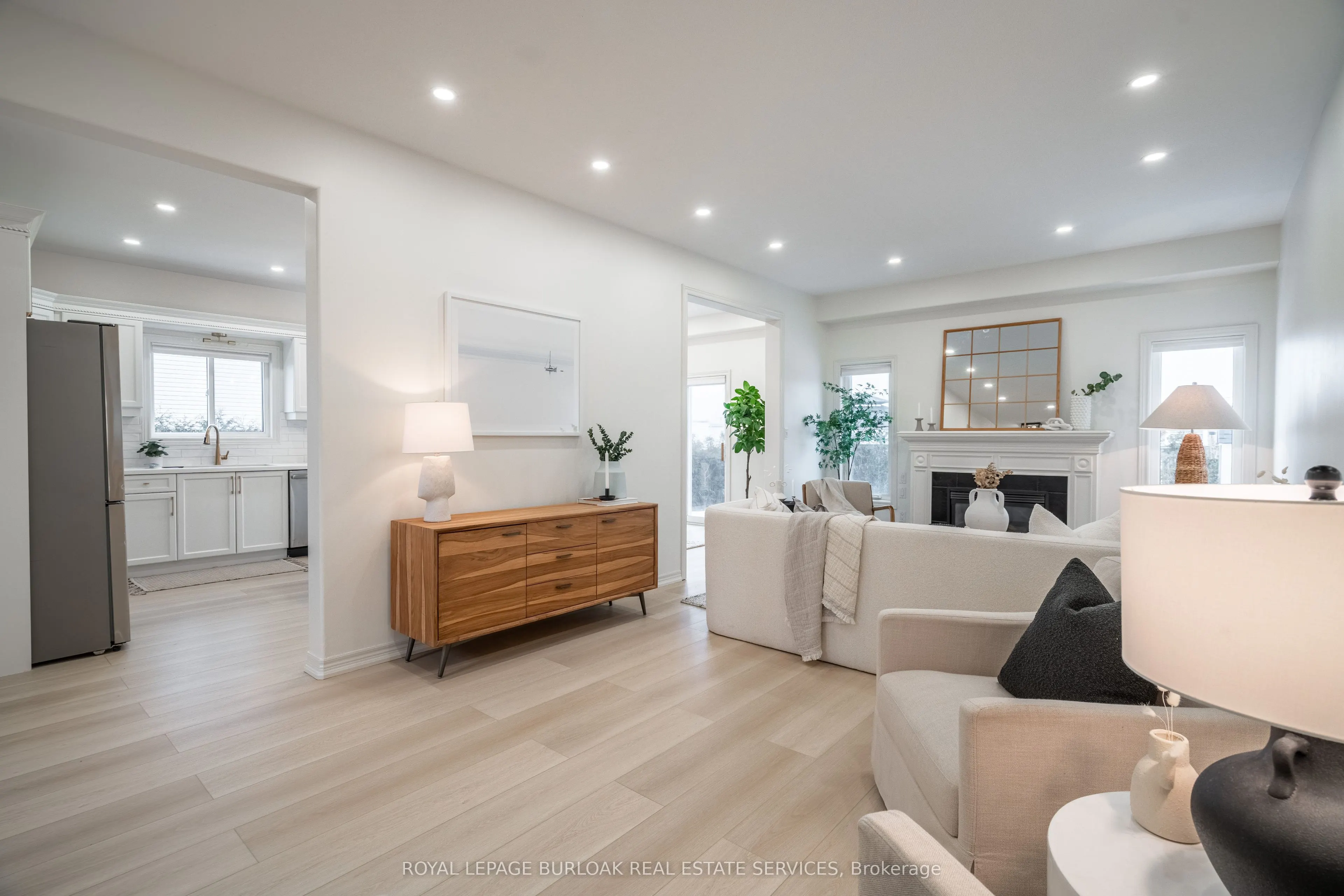 8383 Heikoop Crescent
