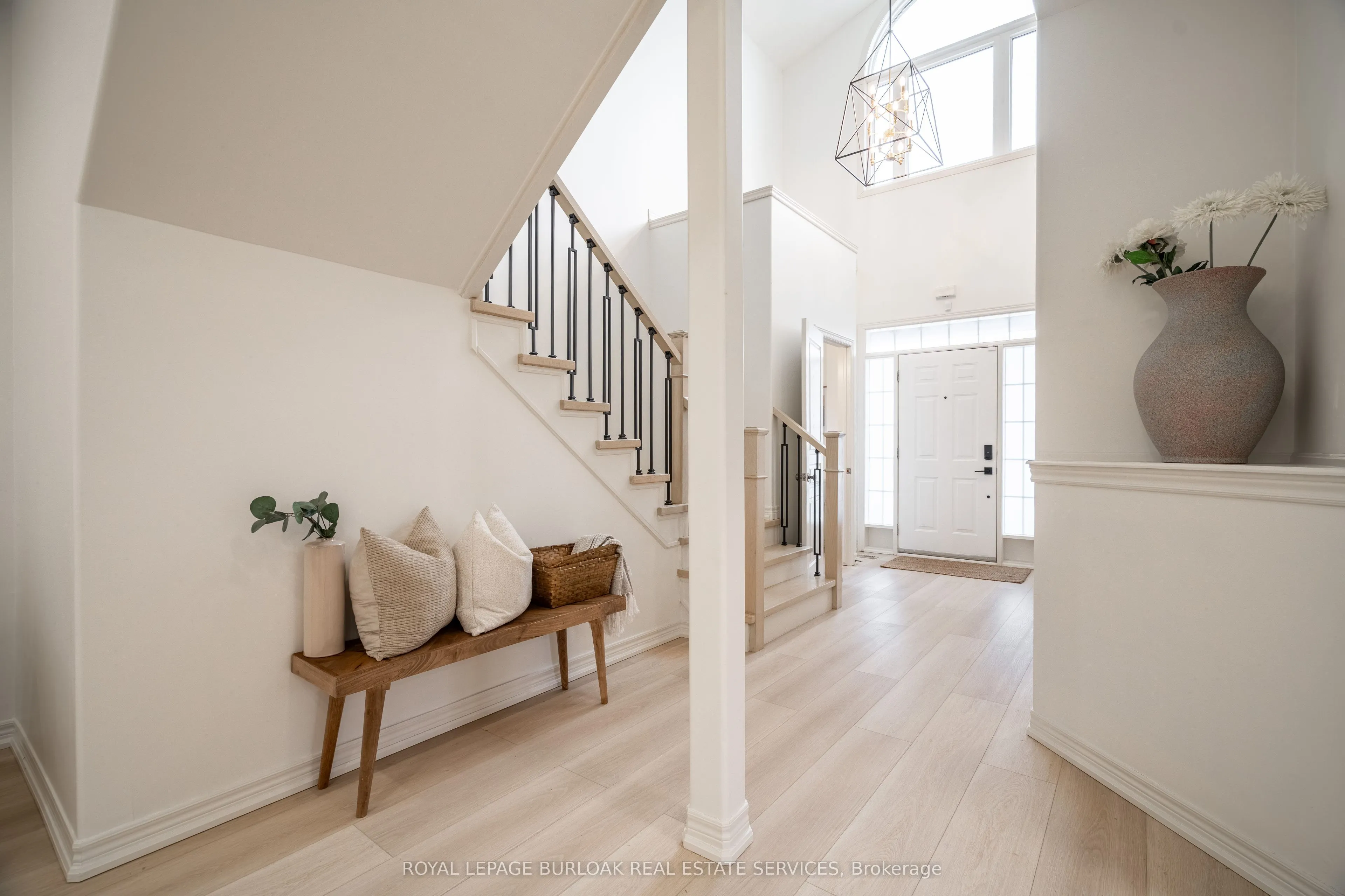8383 Heikoop Crescent