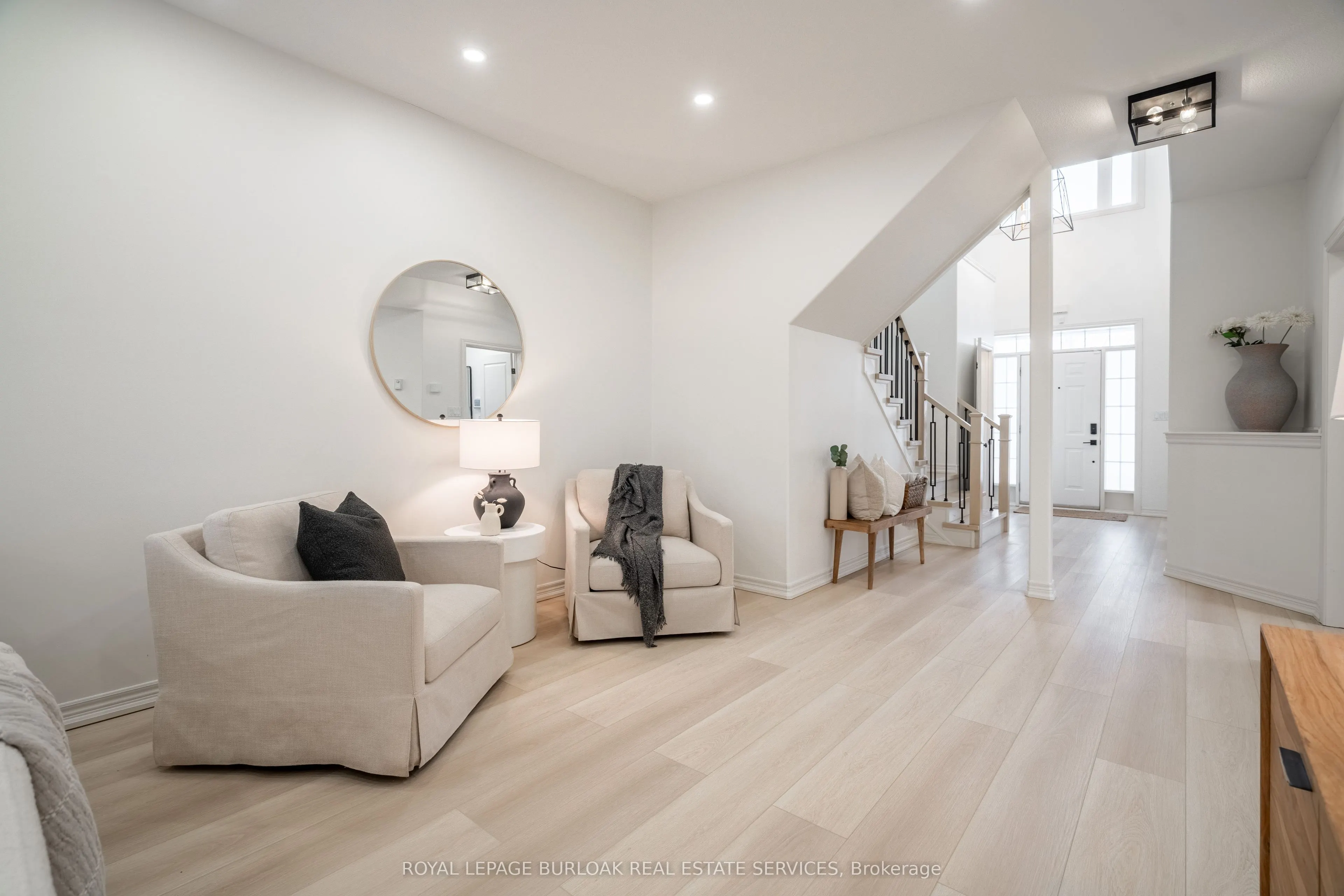 8383 Heikoop Crescent
