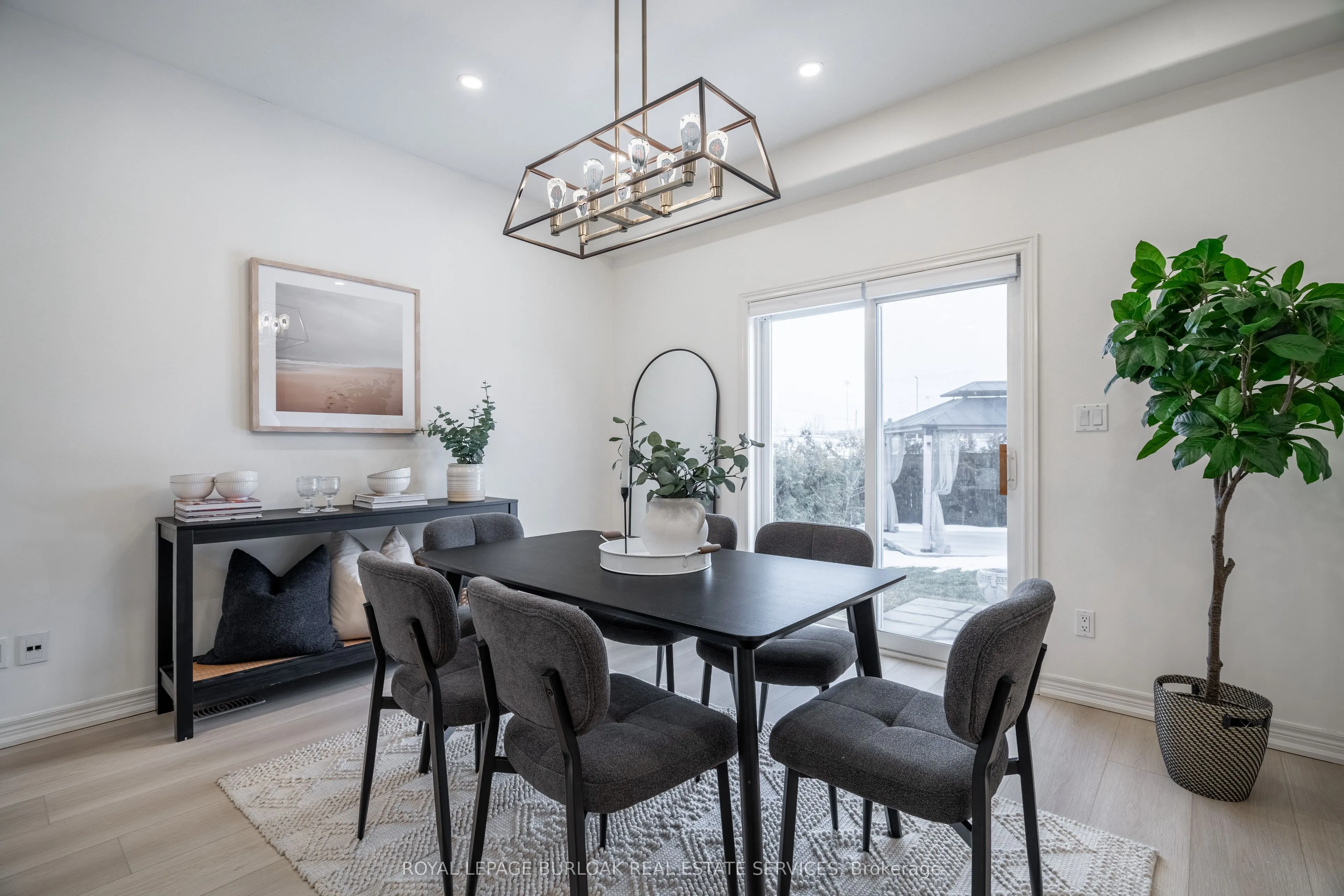 8383 Heikoop Crescent