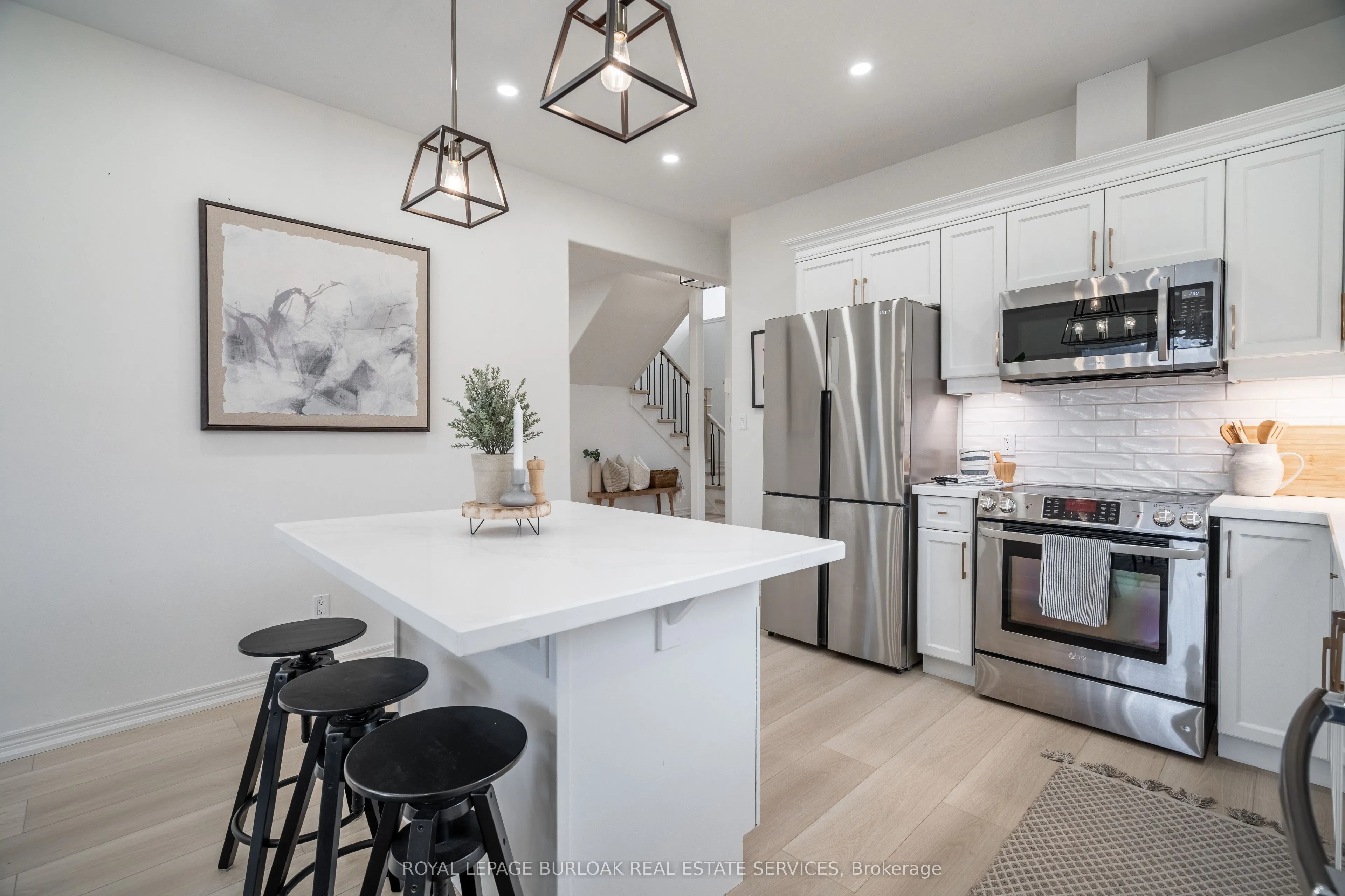 8383 Heikoop Crescent