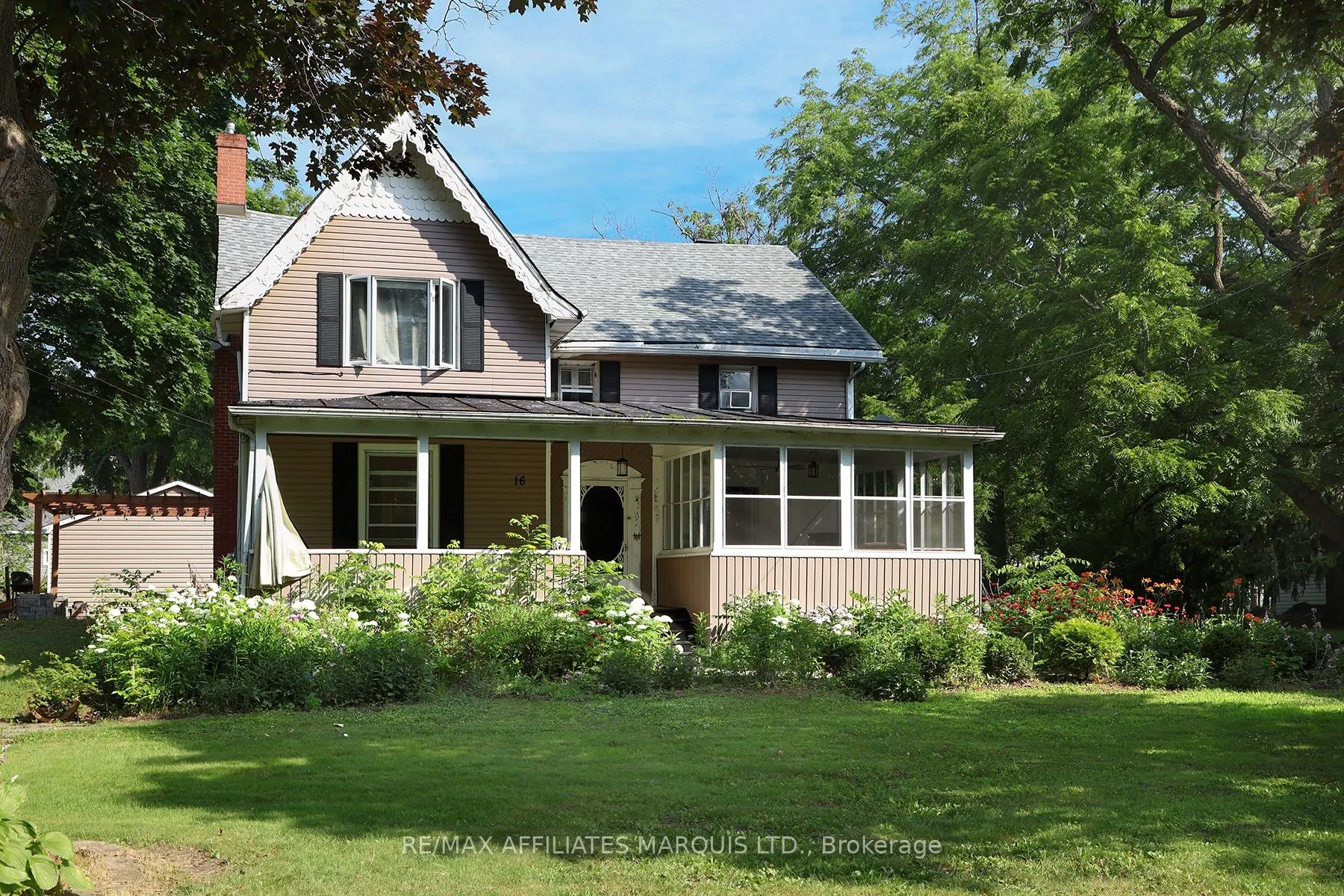 16 Lakeshore Drive