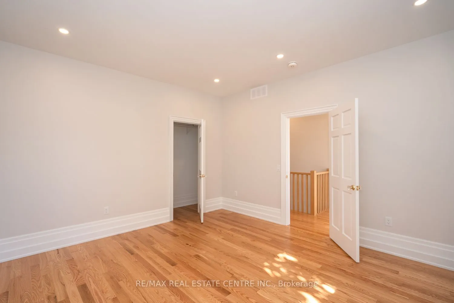154 Main Street W