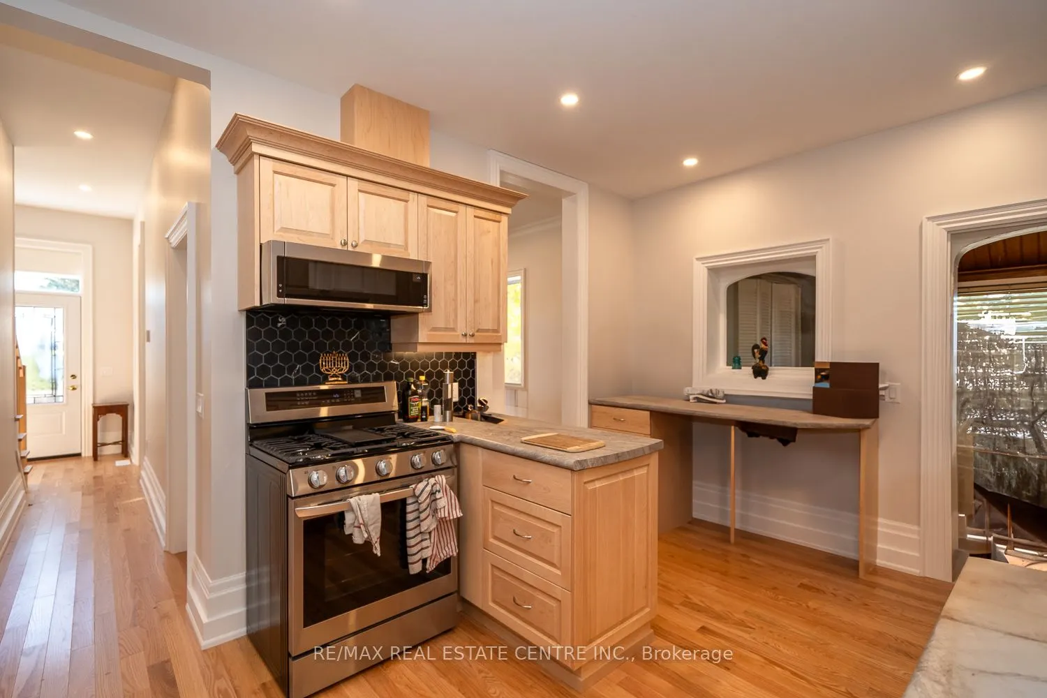 154 Main Street W