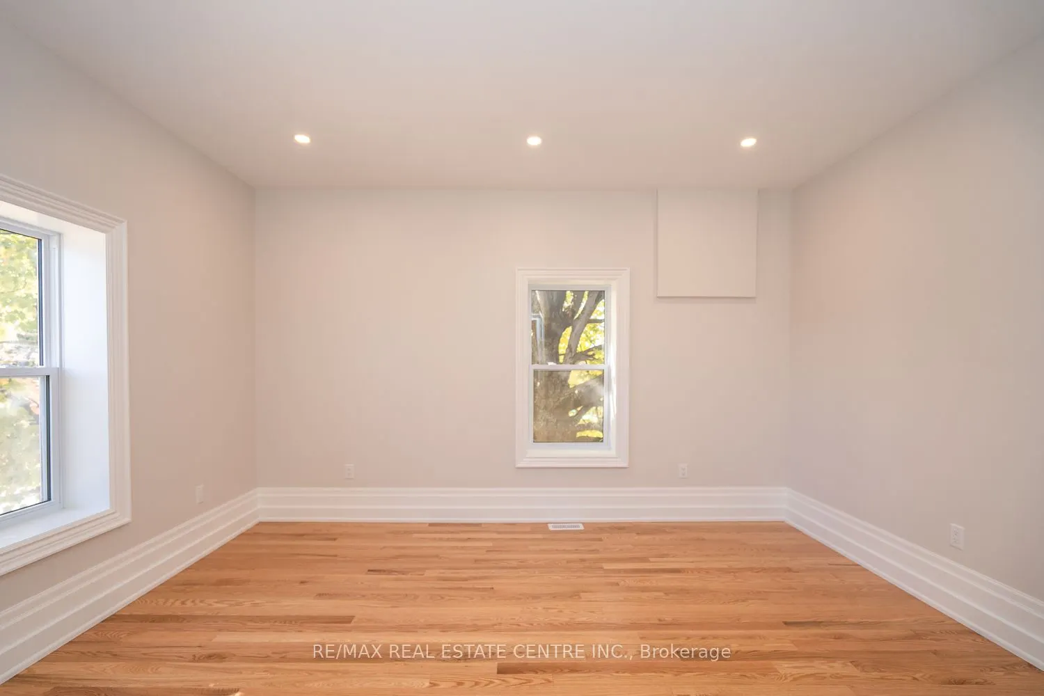 154 Main Street W