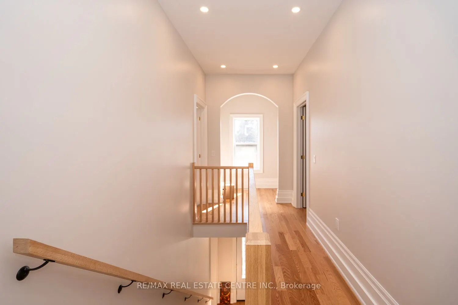 154 Main Street W