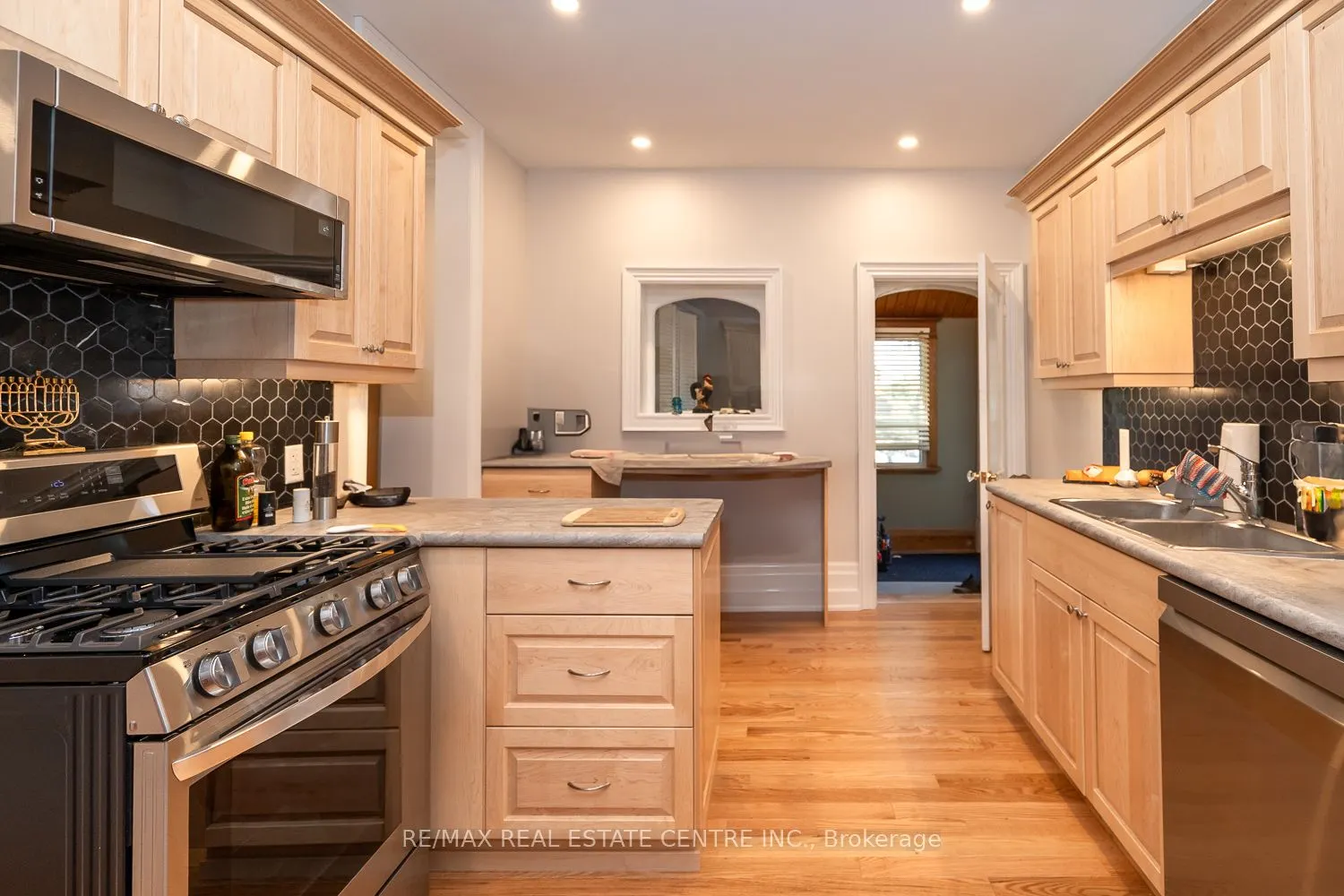 154 Main Street W