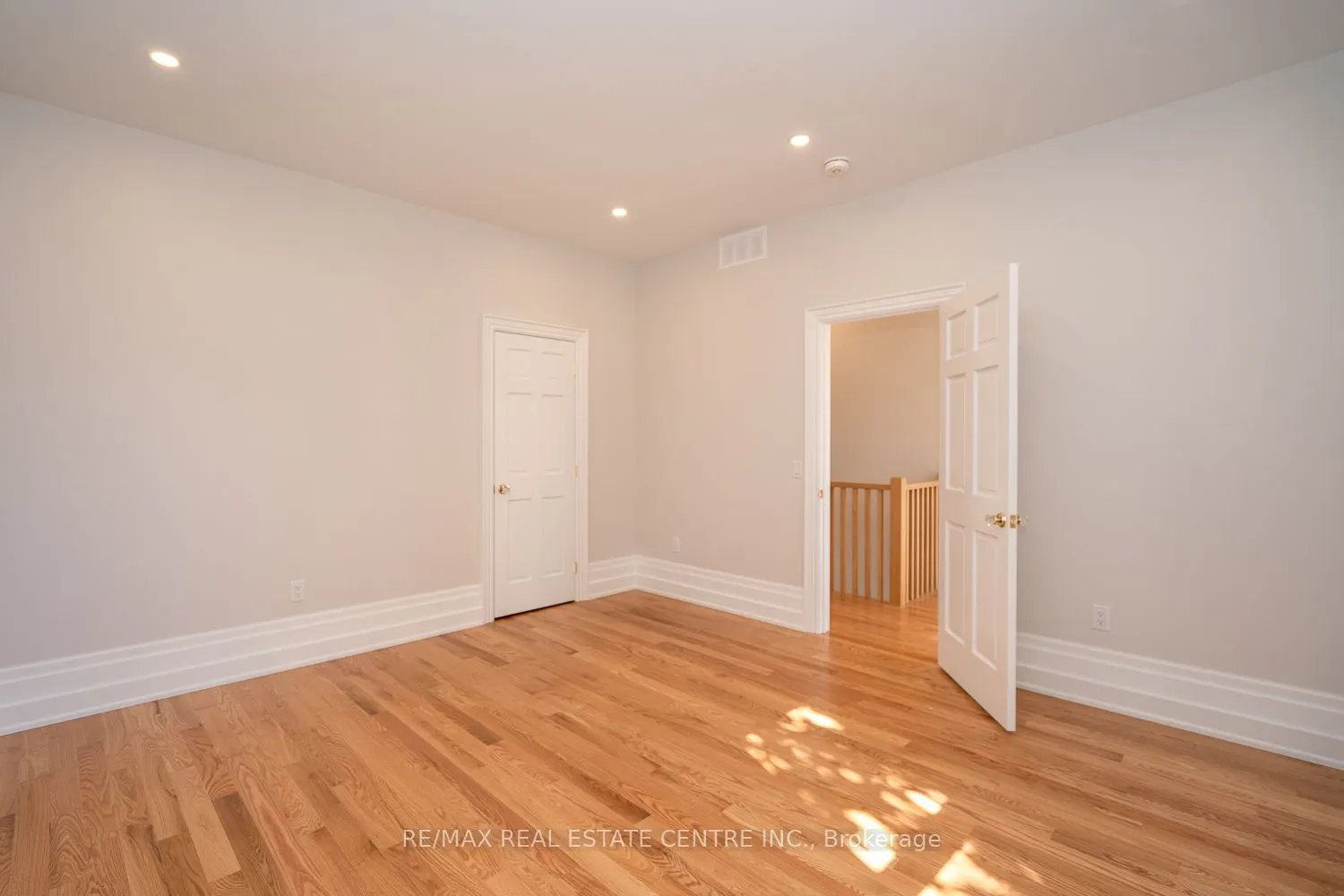 154 Main Street W