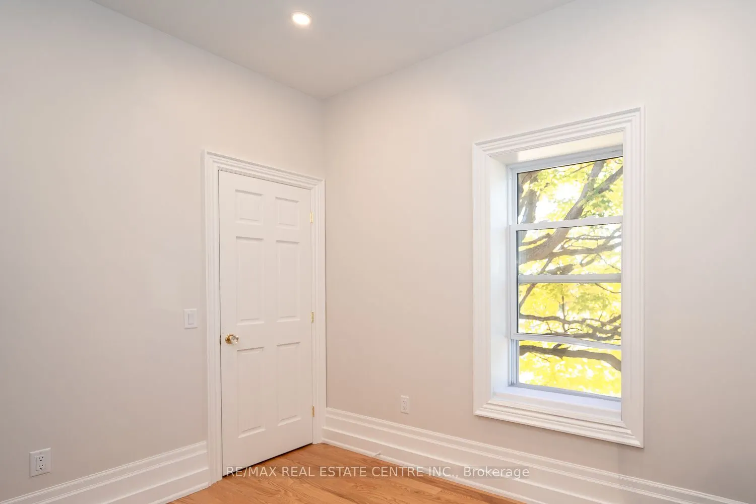 154 Main Street W