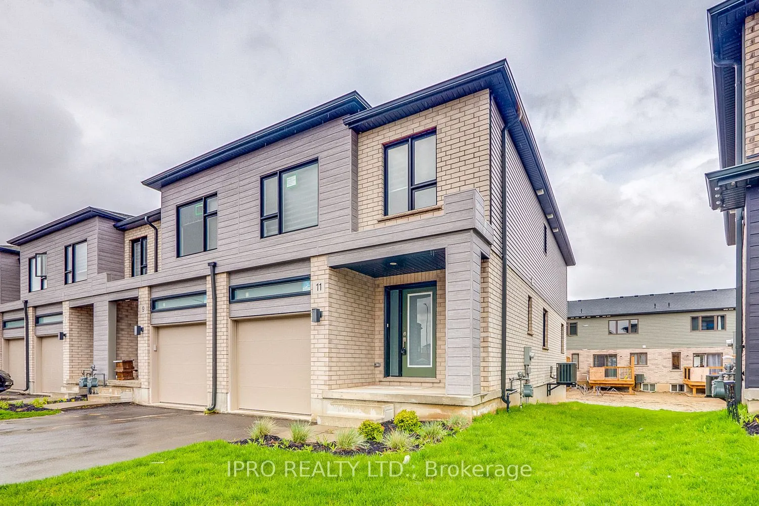 11 Shedrow Place