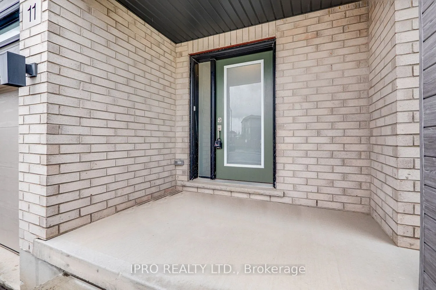 11 Shedrow Place