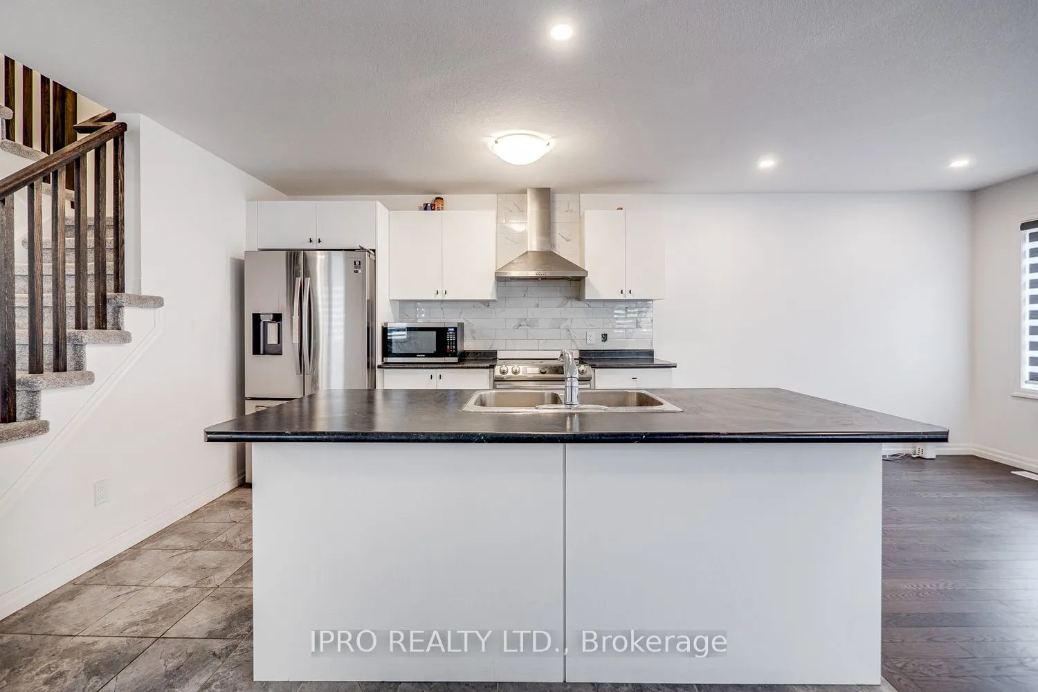 11 Shedrow Place