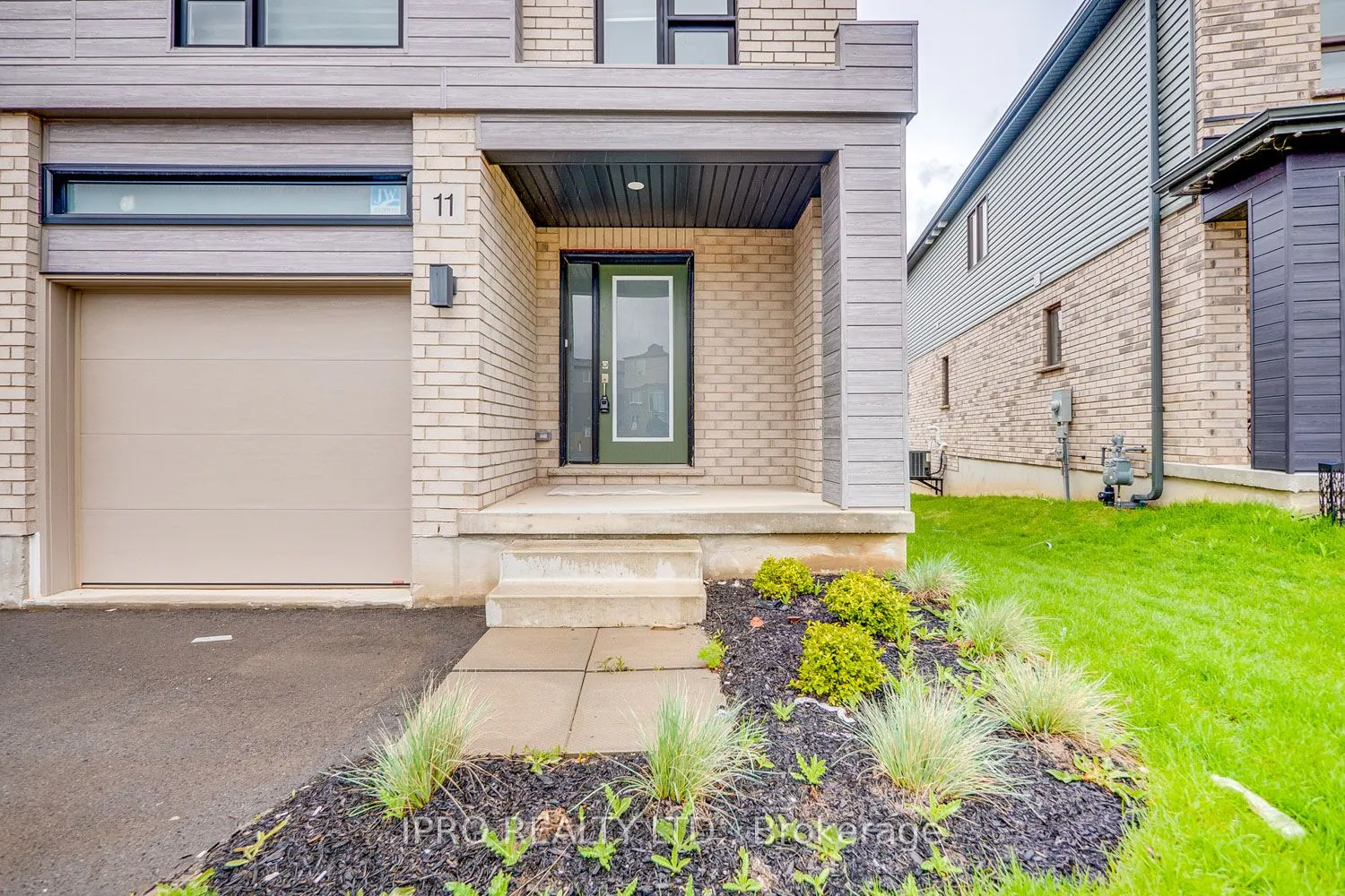 11 Shedrow Place
