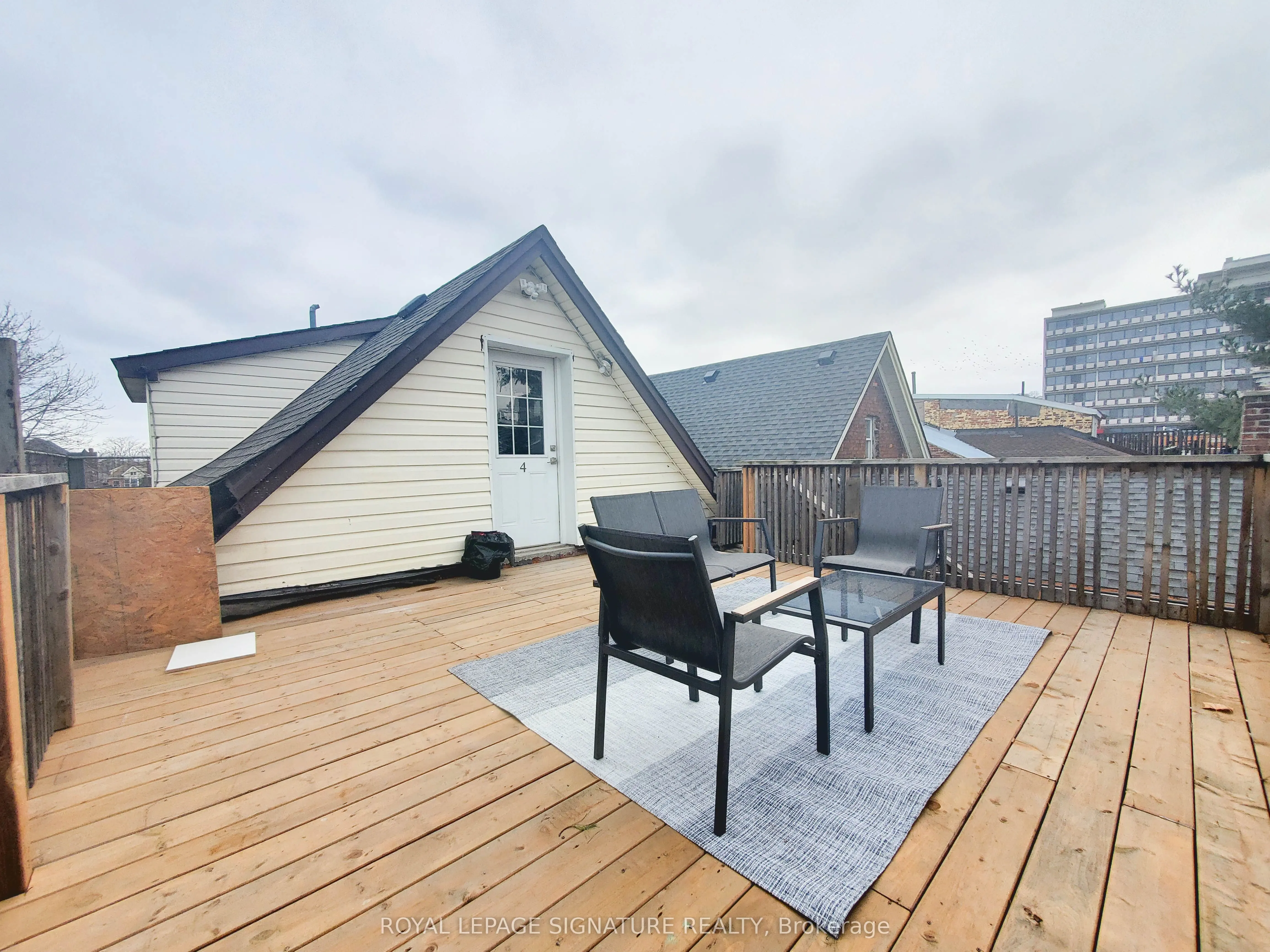 77 Victoria Avenue N, #4