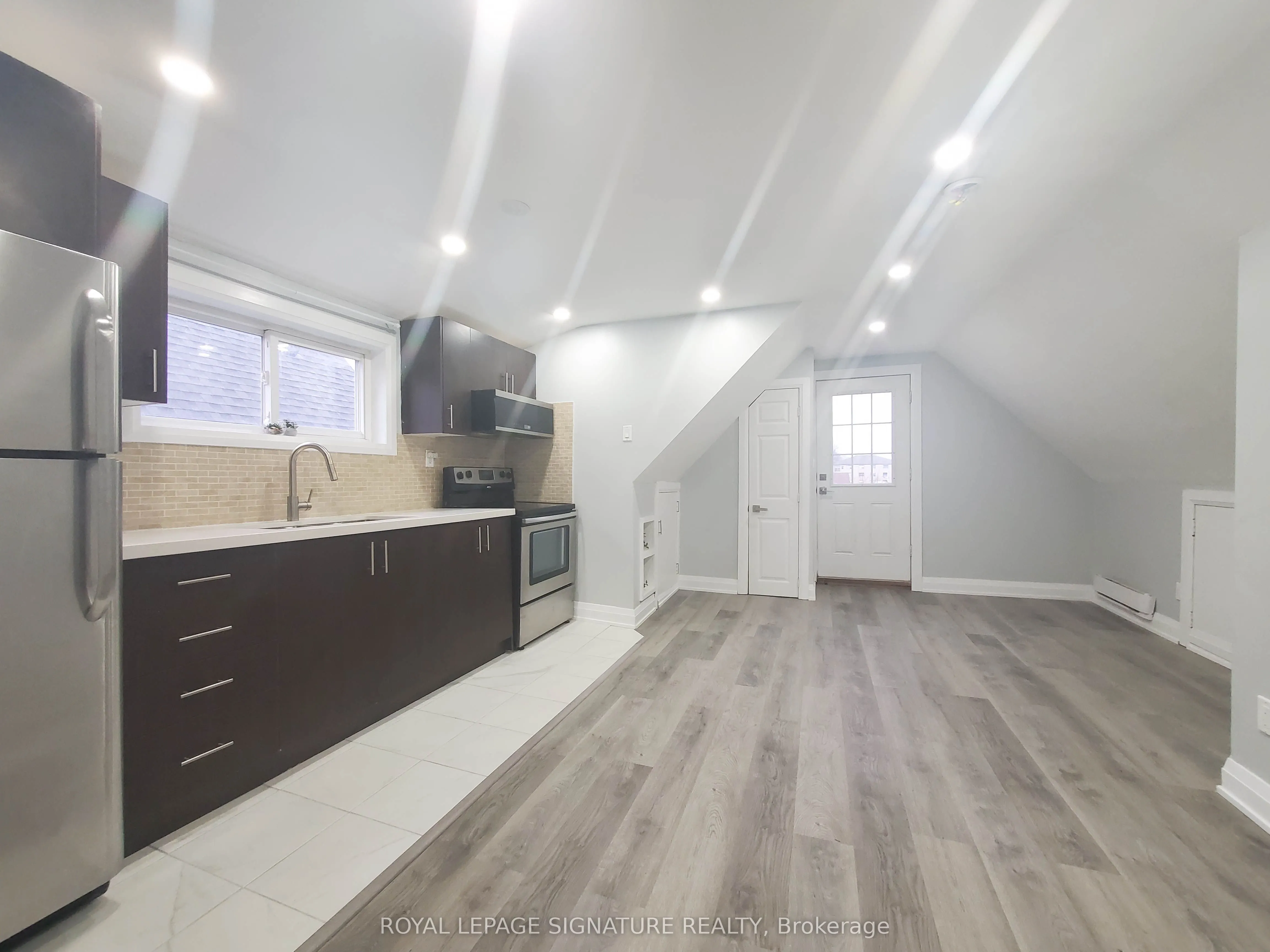 77 Victoria Avenue N, #4