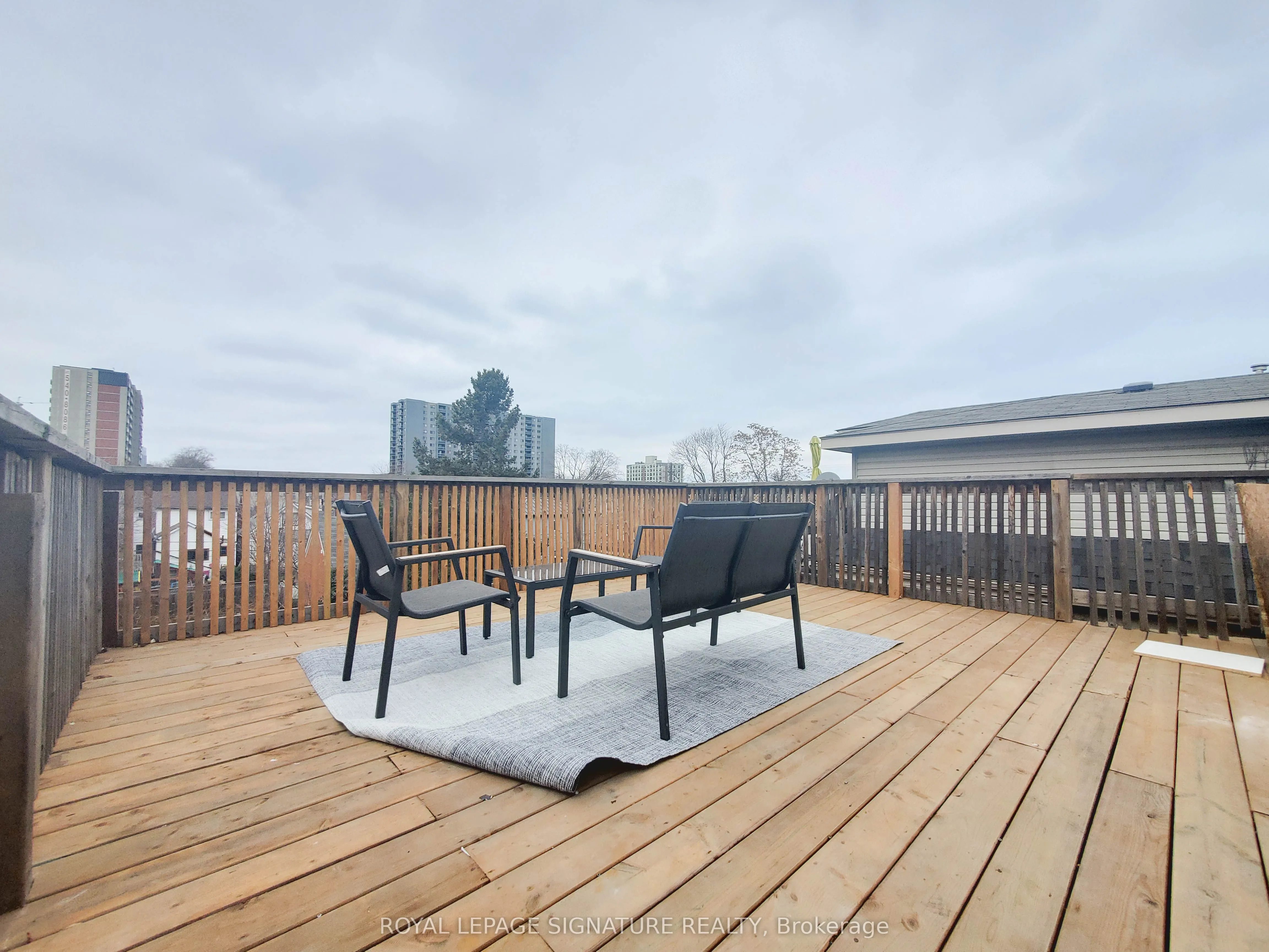 77 Victoria Avenue N, #4