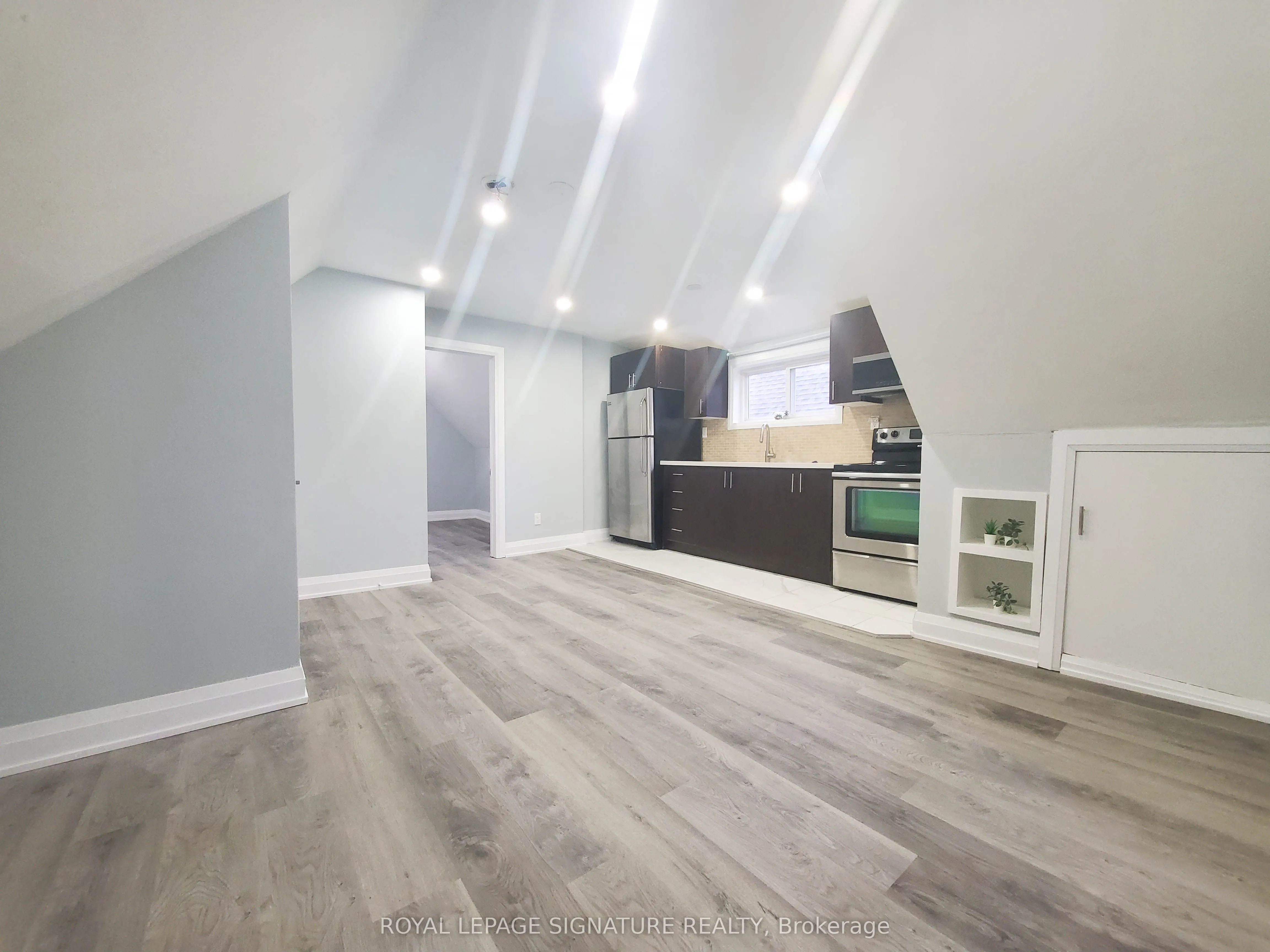 77 Victoria Avenue N, #4