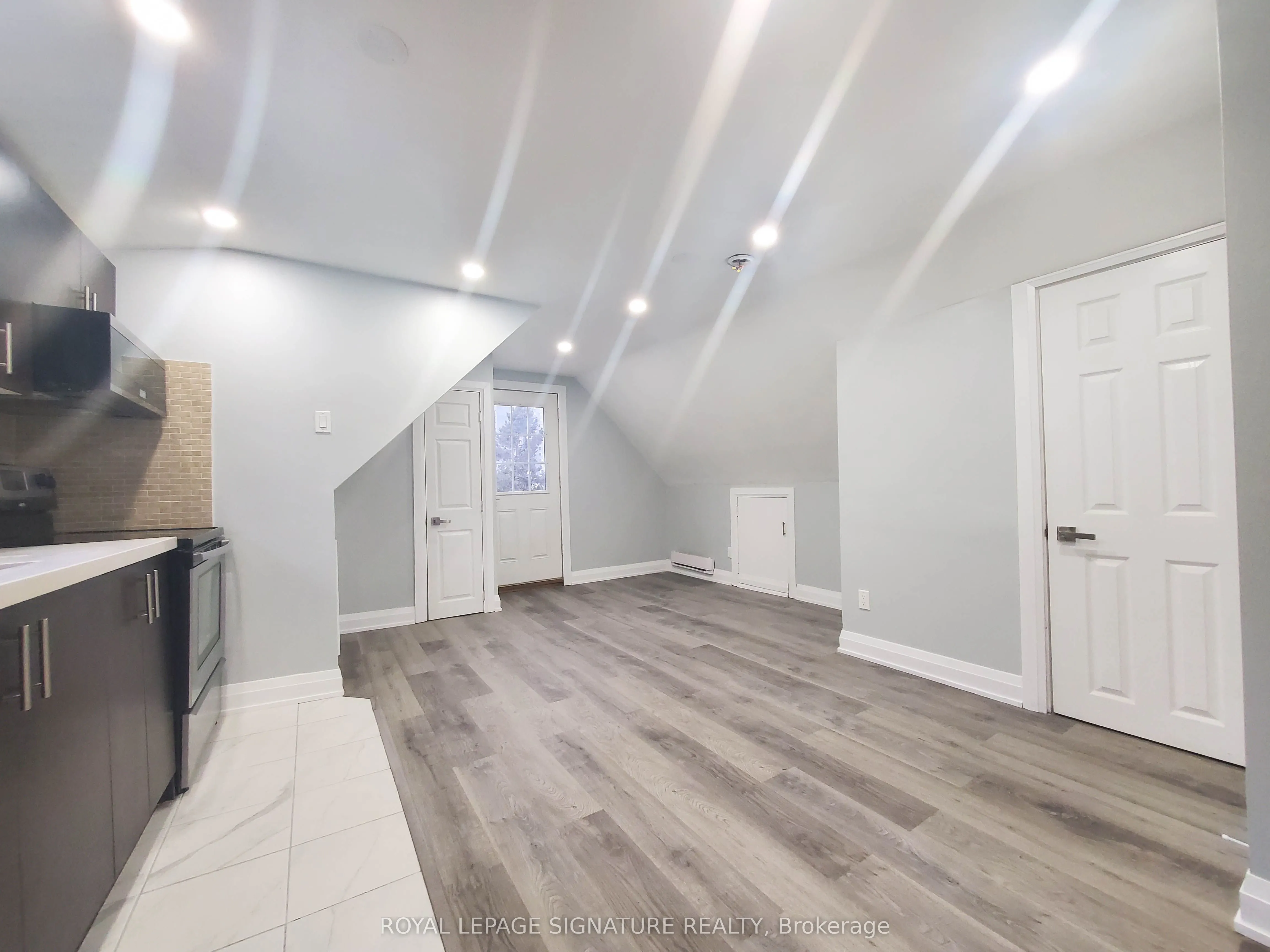 77 Victoria Avenue N, #4