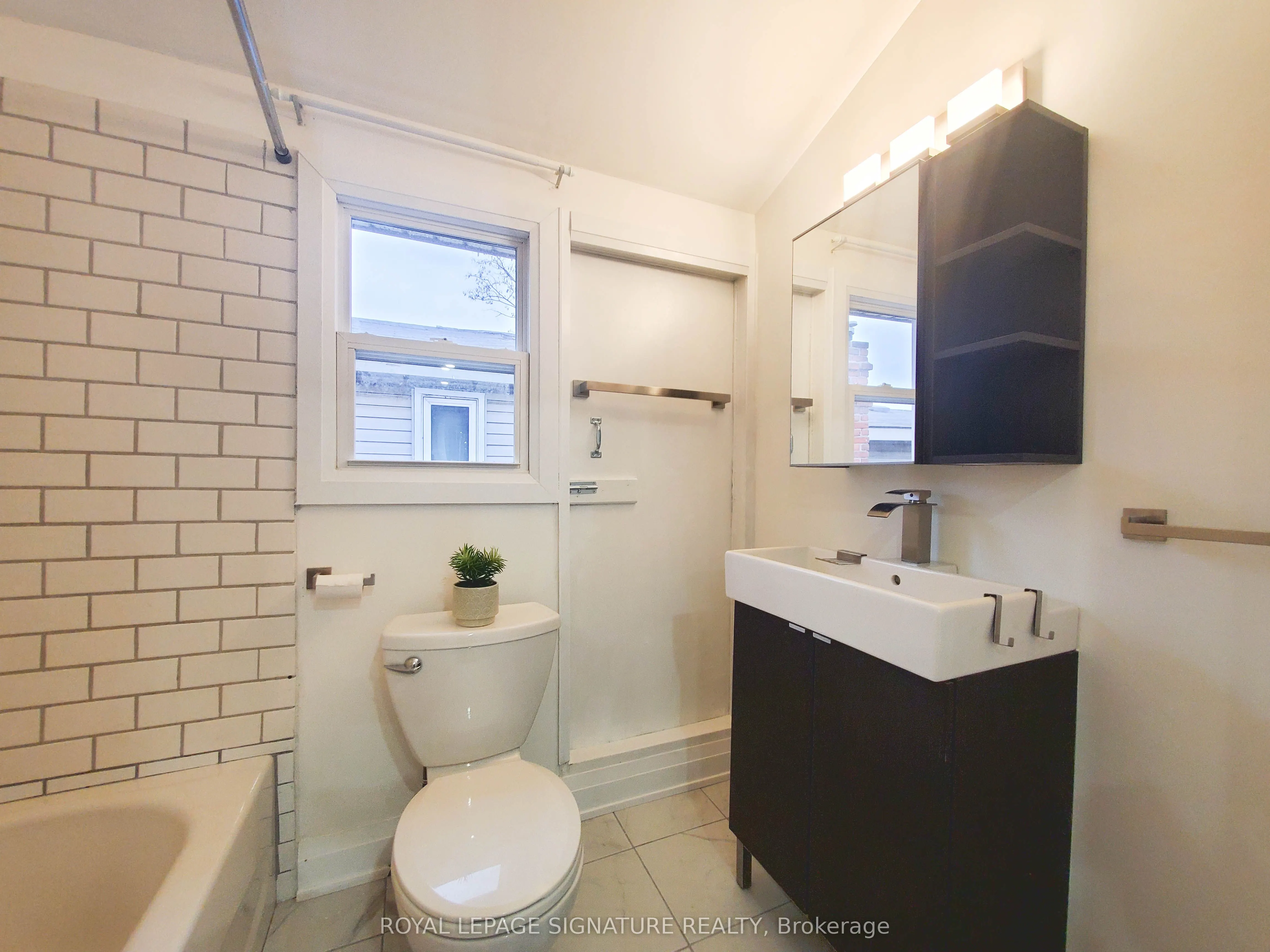 77 Victoria Avenue N, #4