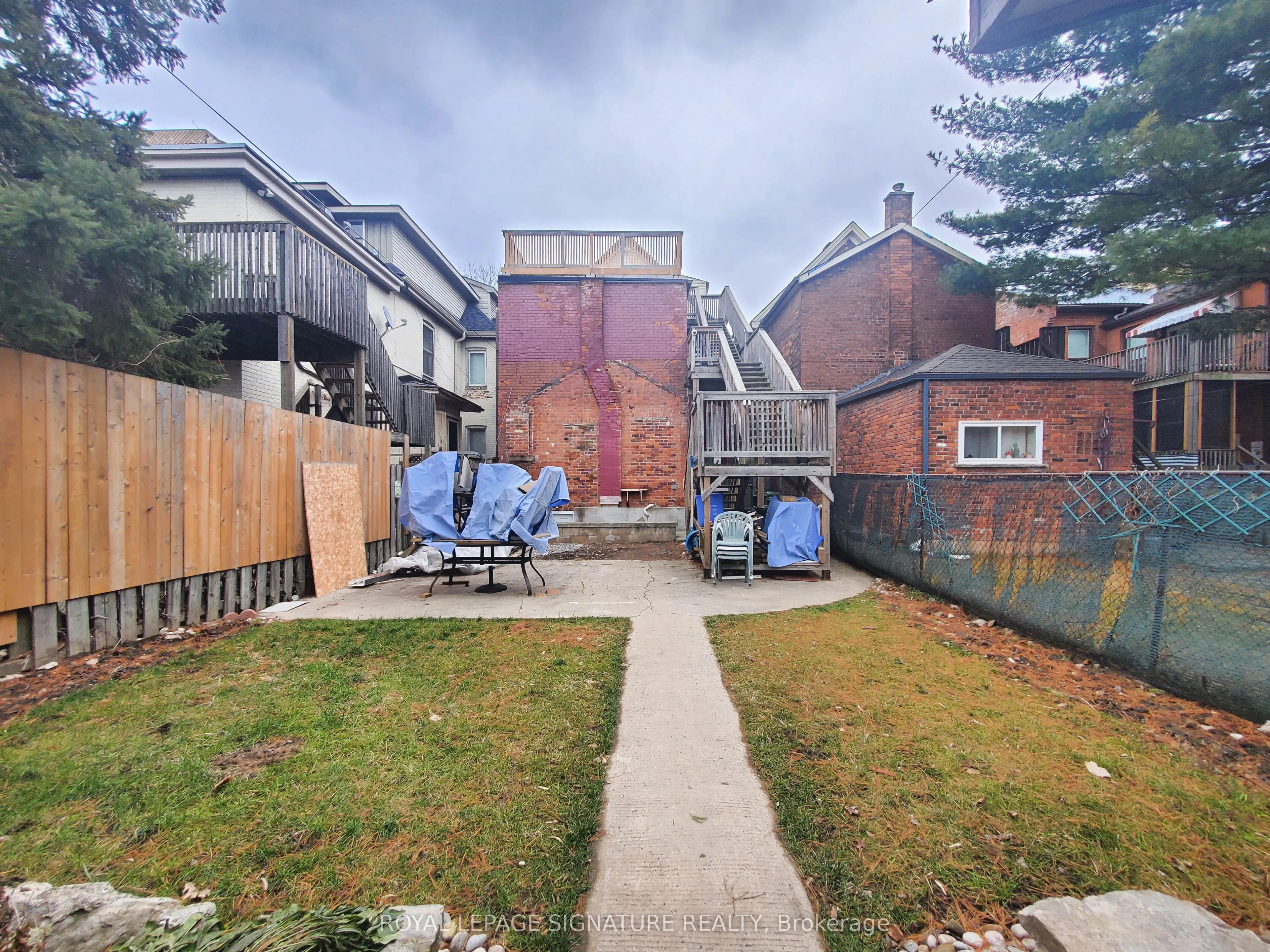 77 Victoria Avenue N, #4