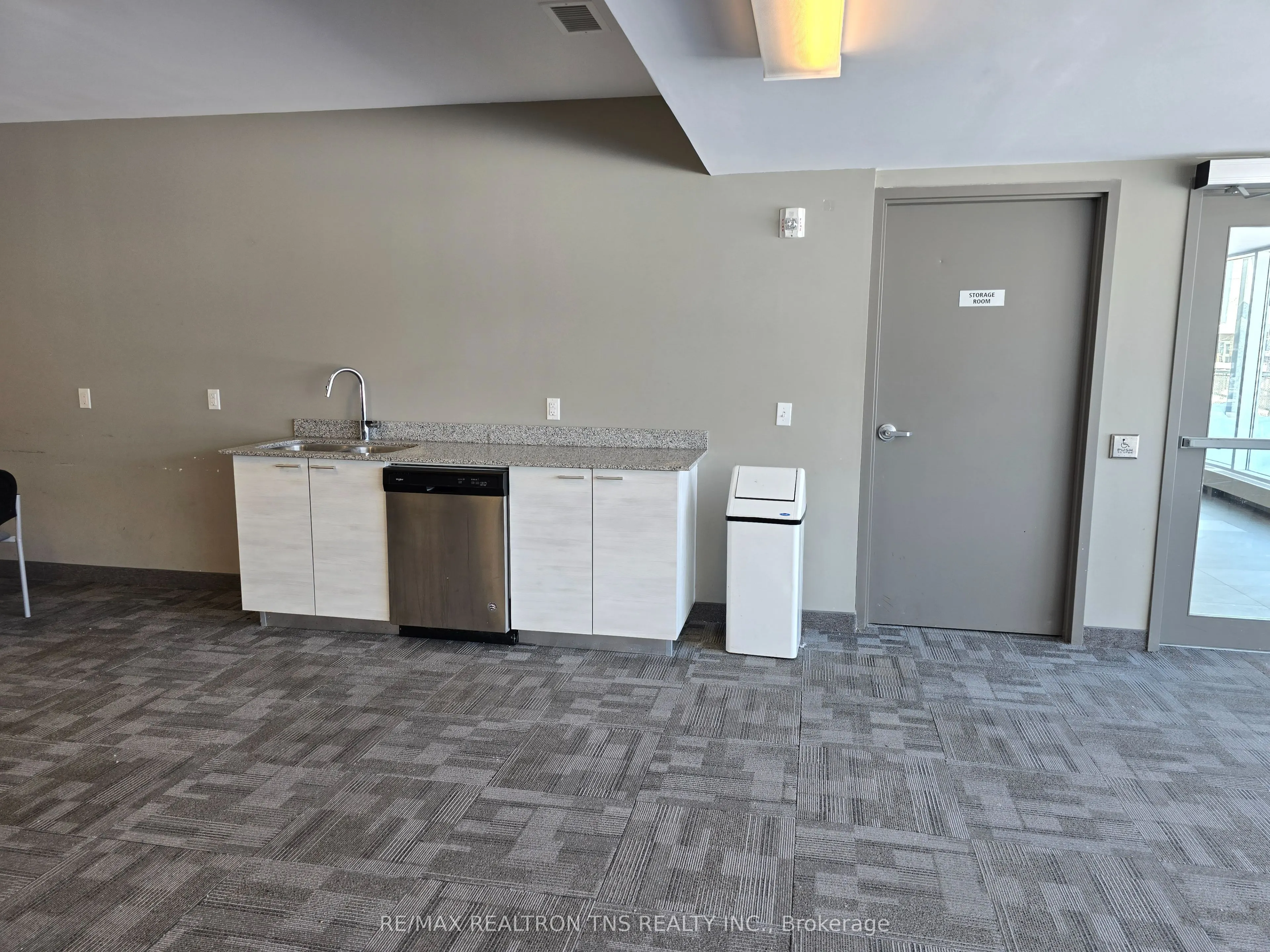 251 Hemlock Street, #712